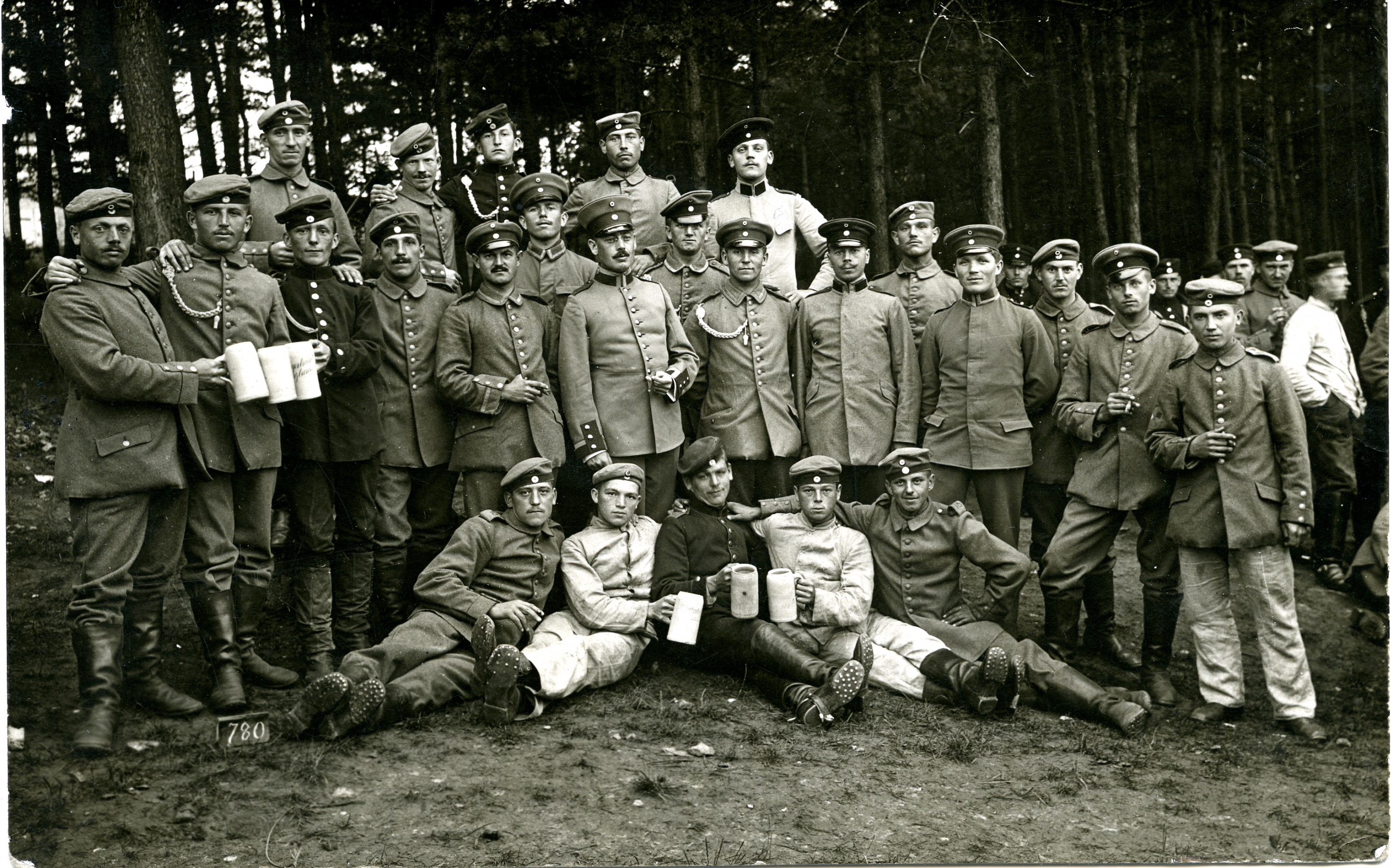 Fotopostkarte "Gruppenportrait unbekannte Soldaten" (Historisches Museum der Pfalz, Speyer CC BY)