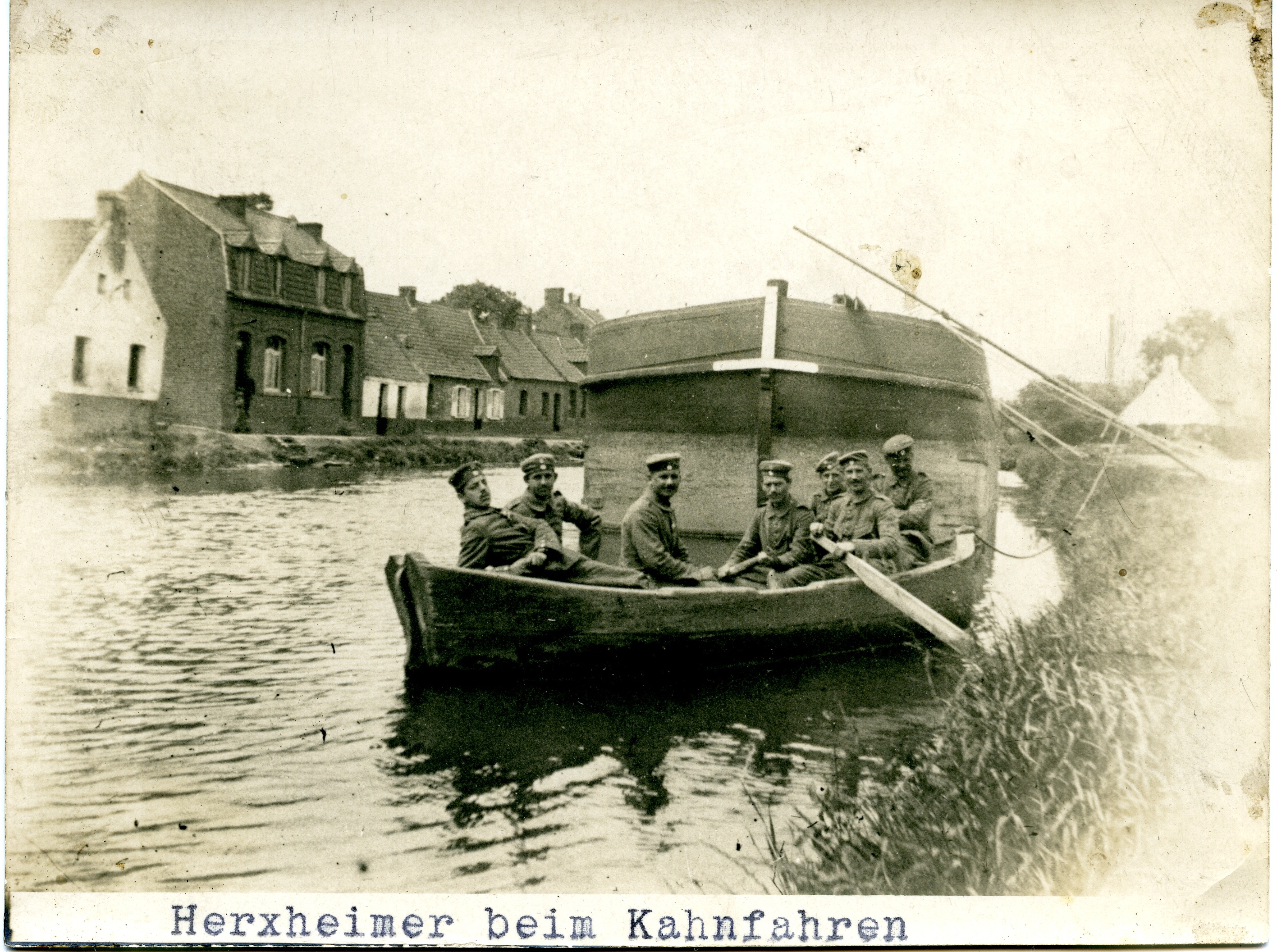 Fotografie "Herxheimer beim Kahnfahren" (Historisches Museum der Pfalz, Speyer CC BY)