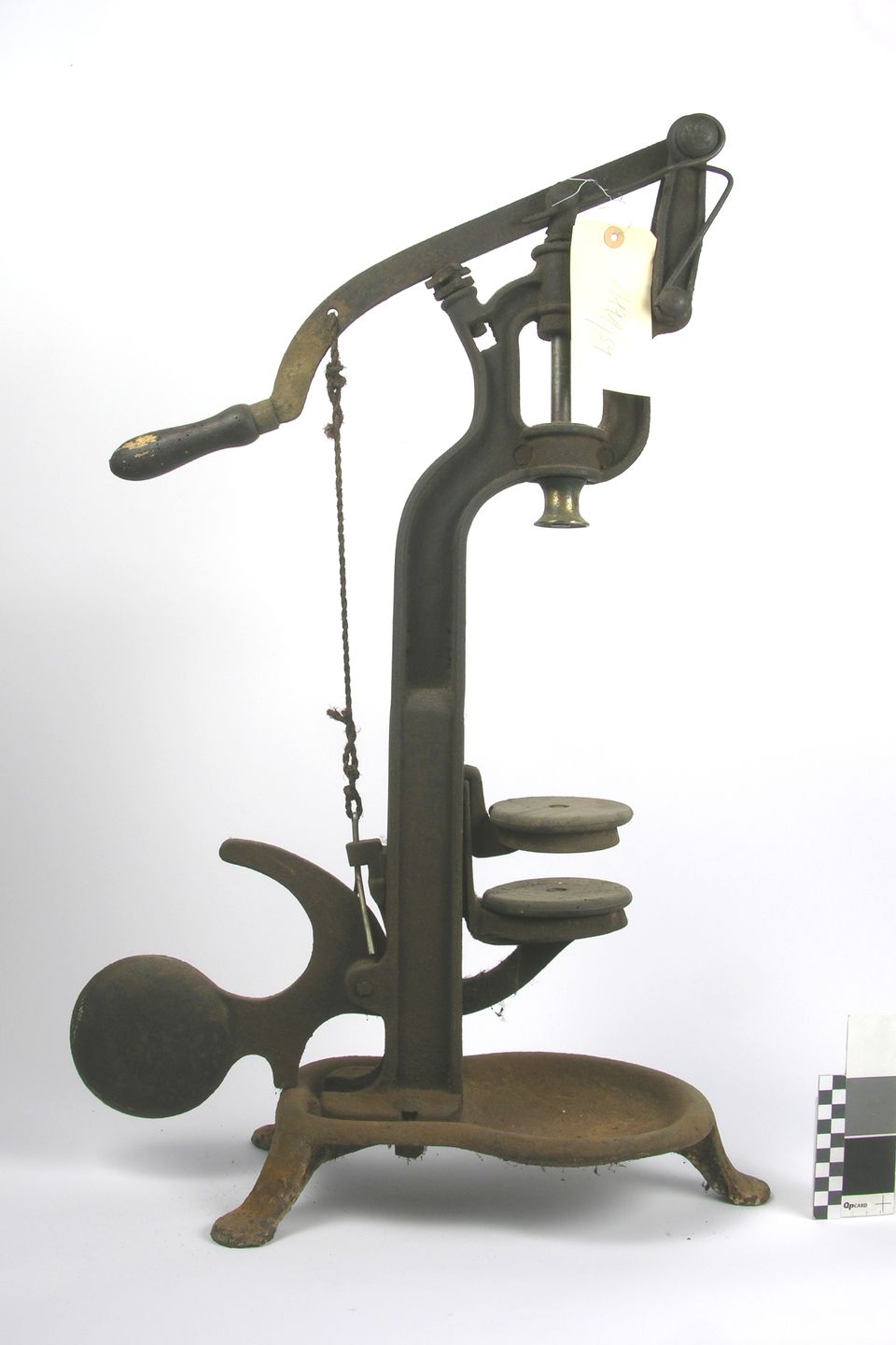 Manuell zu bedienende Verkorkmaschine (Historisches Museum der Pfalz, Speyer CC BY)