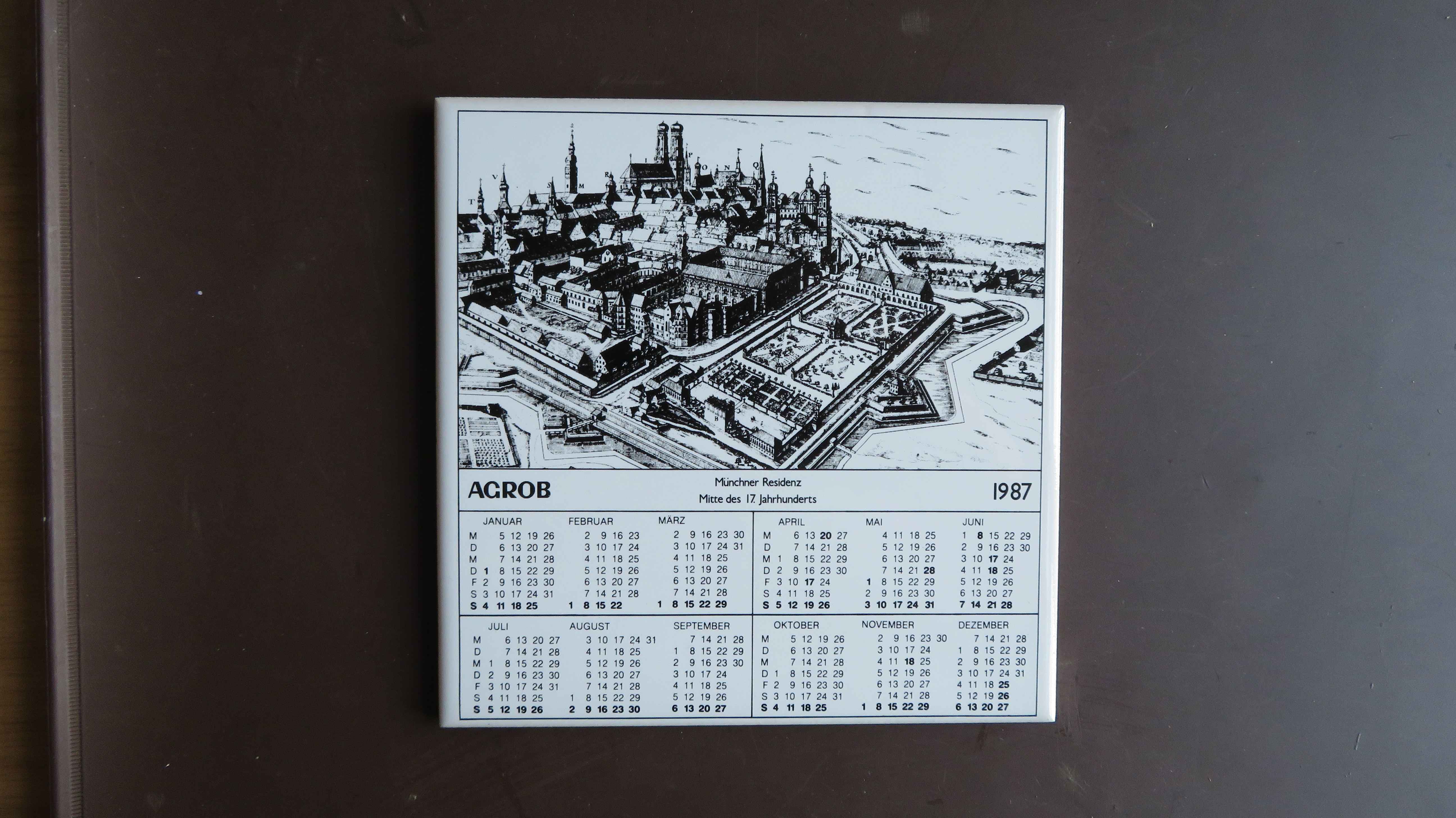 Kalenderfliese 1987 (Heimatmuseum Schloss Sinzig CC BY-NC-SA)