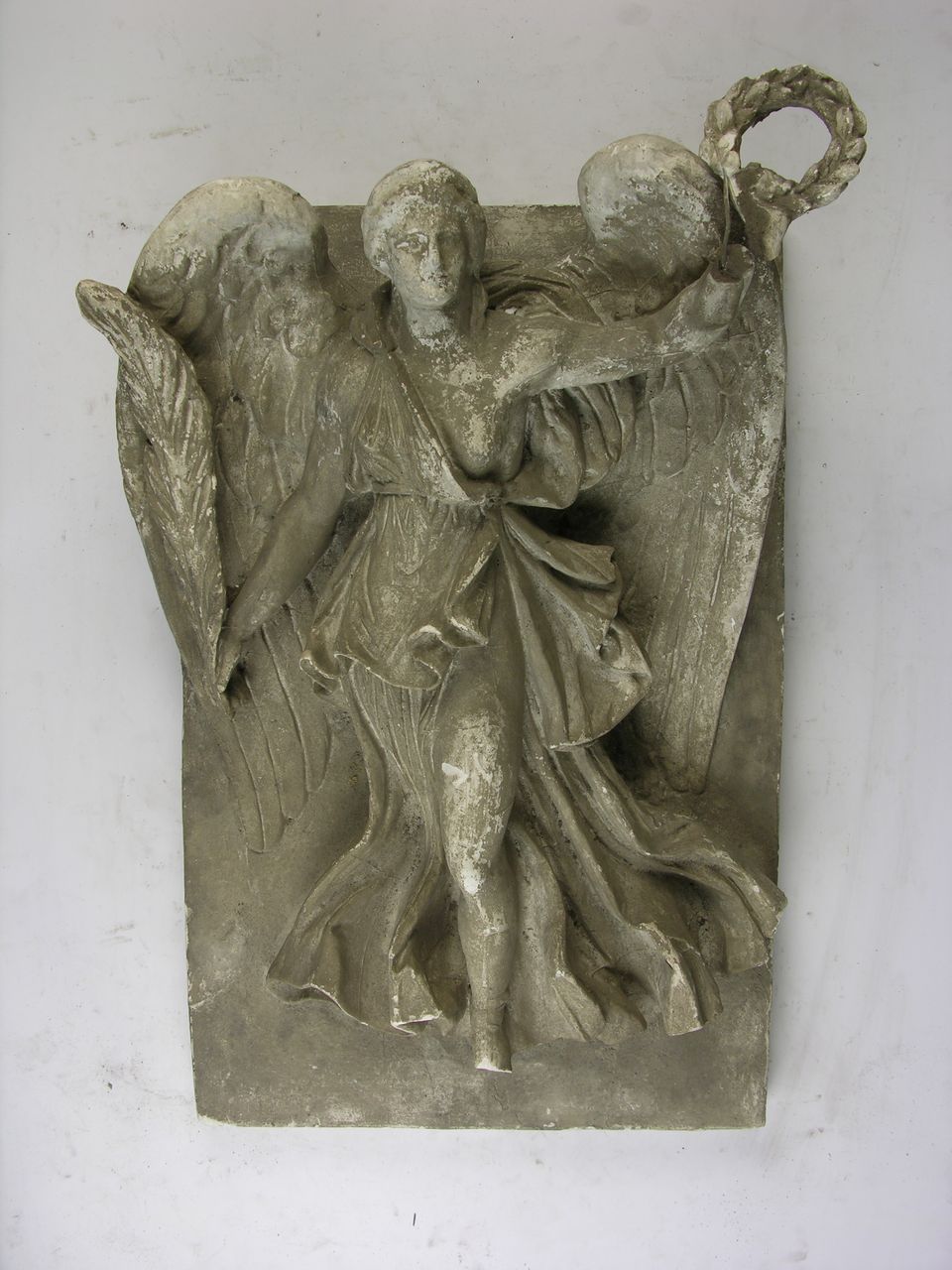 Engel in Siegerpose mit Palmzweig und Lorbeerkranz (Historisches Museum der Pfalz, Speyer CC BY)