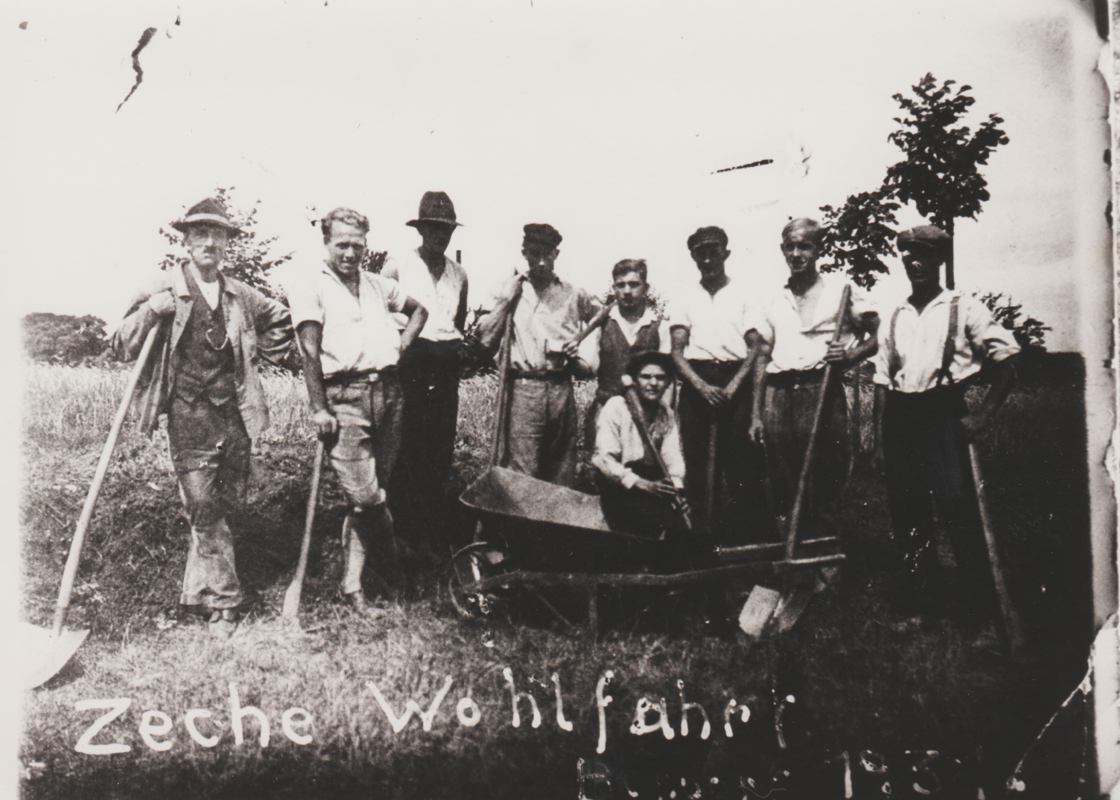 Wohlfahrtsempfänger: Arbeitslose bei Notstandsarbeiten um 1930/31 (REM CC BY-NC-SA)