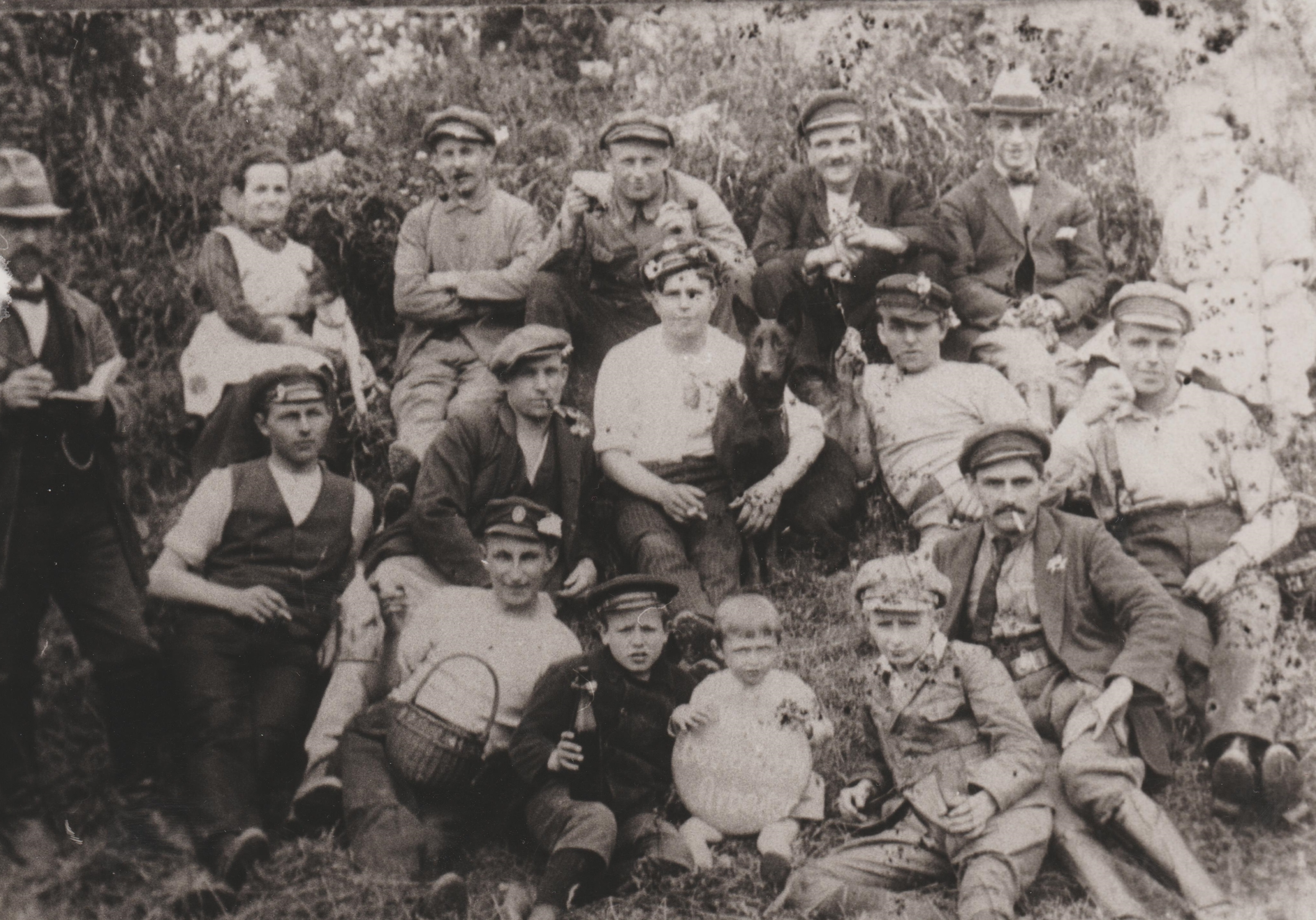 Arbeitergruppe evtl. in der Kunozeit 1923 (REM CC BY-NC-SA)