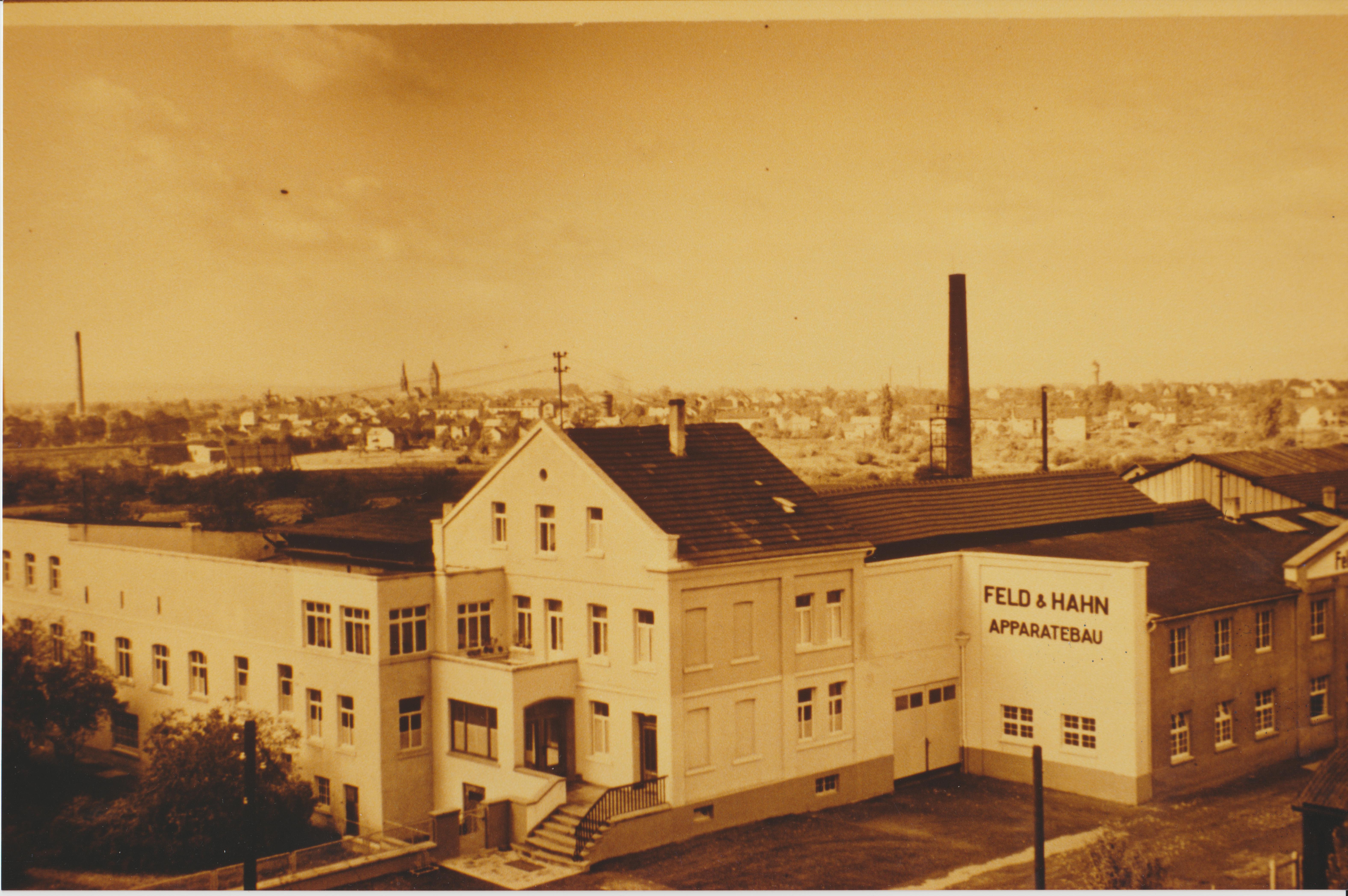 Firma "Feld & Hahn" Bendorf, Außenansicht mit Bürogebäude 1965 (REM CC BY-NC-SA)