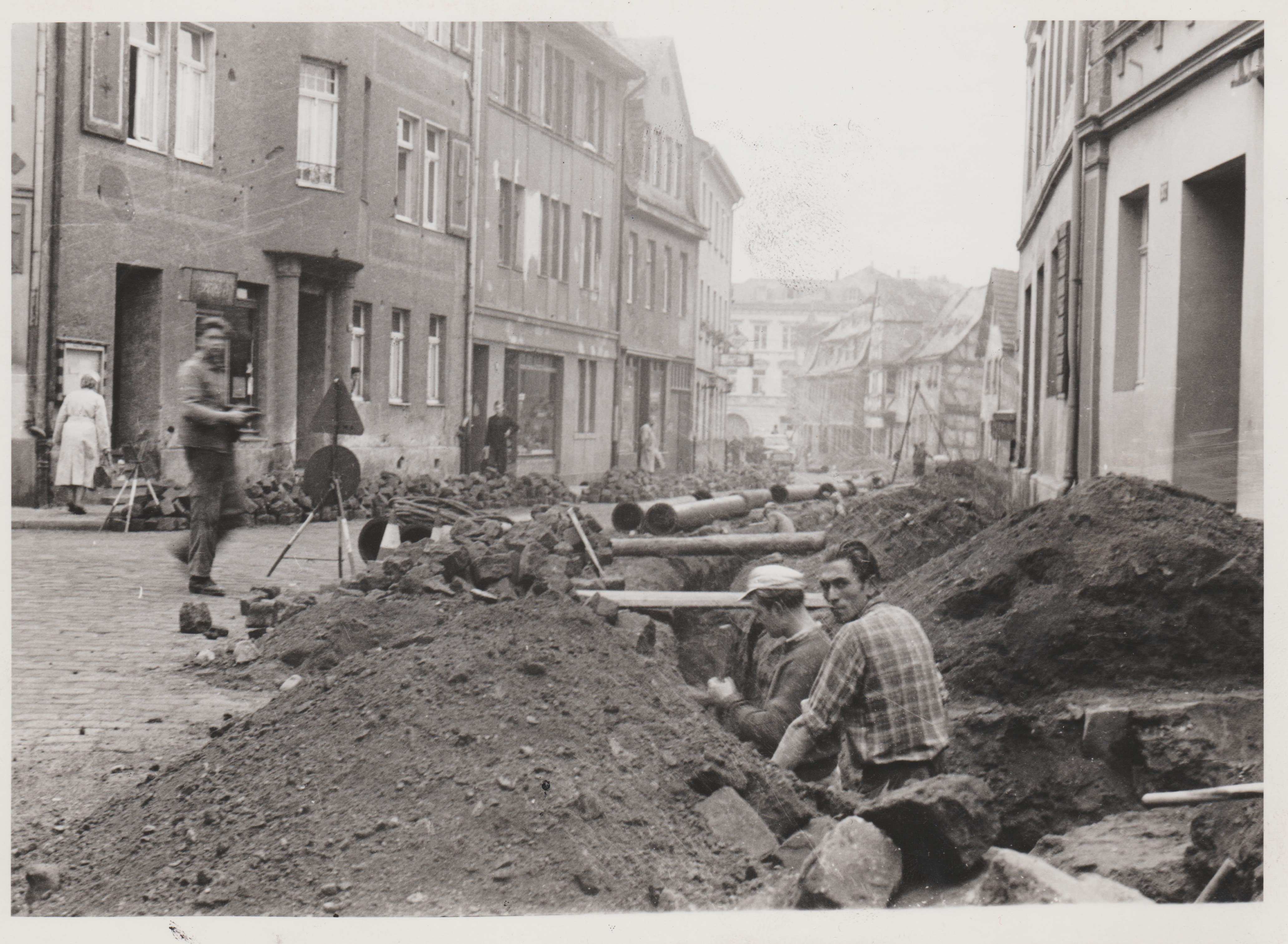 Bachstrasse in Bendorf, Erneuerung der Abwasserleitungen 1956 (REM CC BY-NC-SA)