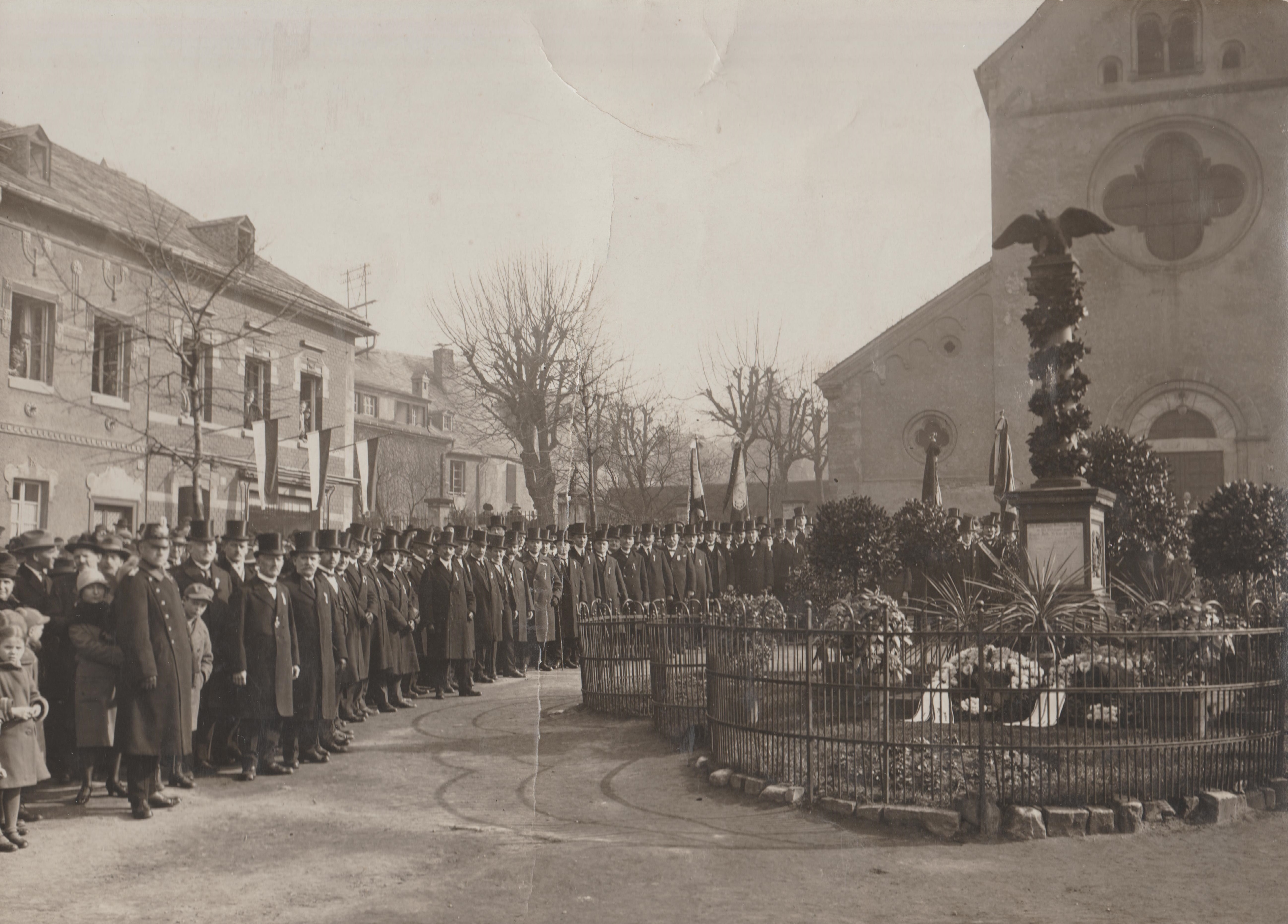 Ehrung der Kriegsgefallenen von 1870 und 1914/18 am alten Kriegerdenkmal in Bendorf (REM CC BY-NC-SA)