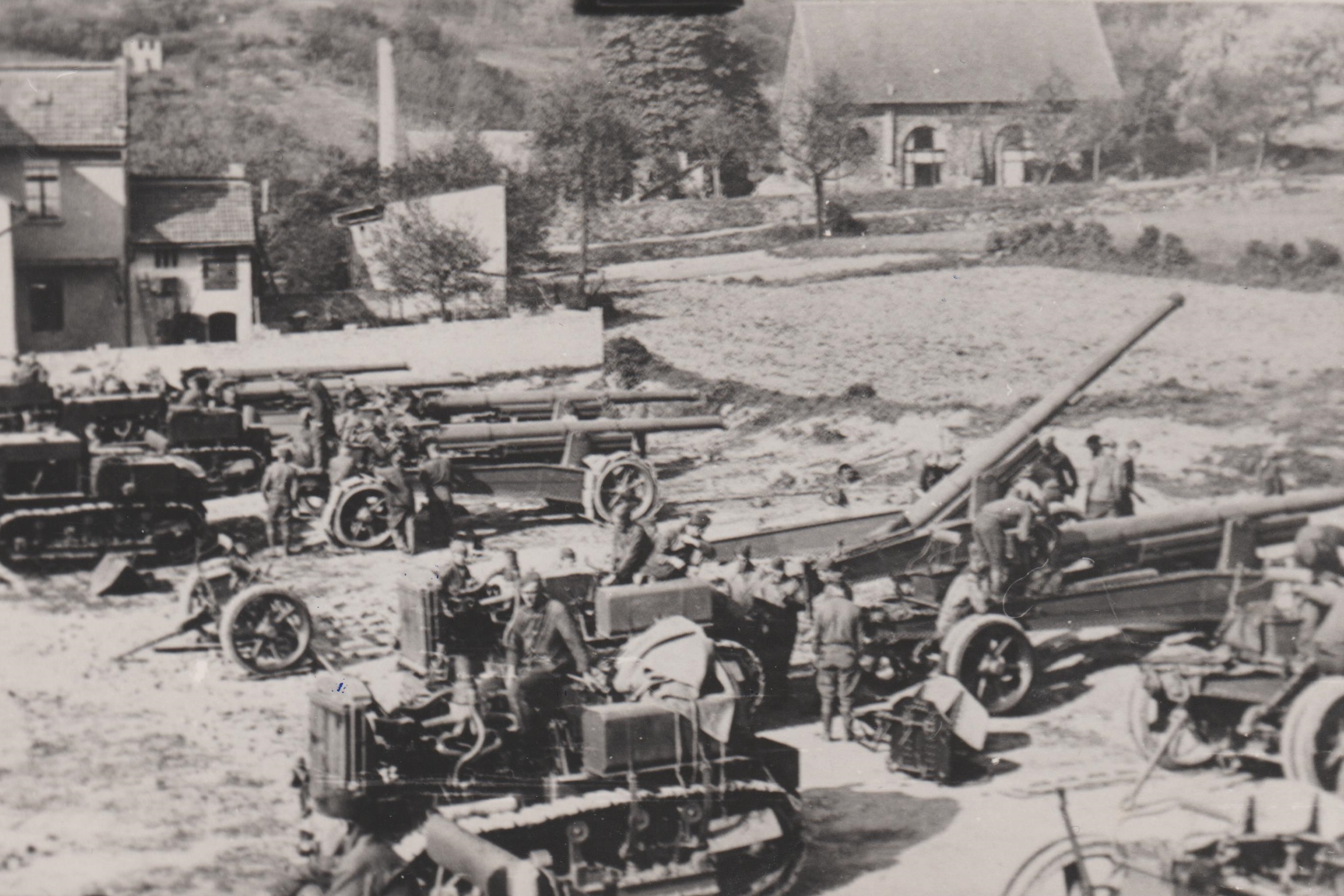 Amerikanische Artilleriestellung am "Gasthaus Oberhof" in der Mühlenstrasse in Bendorf 1919 (REM CC BY-NC-SA)
