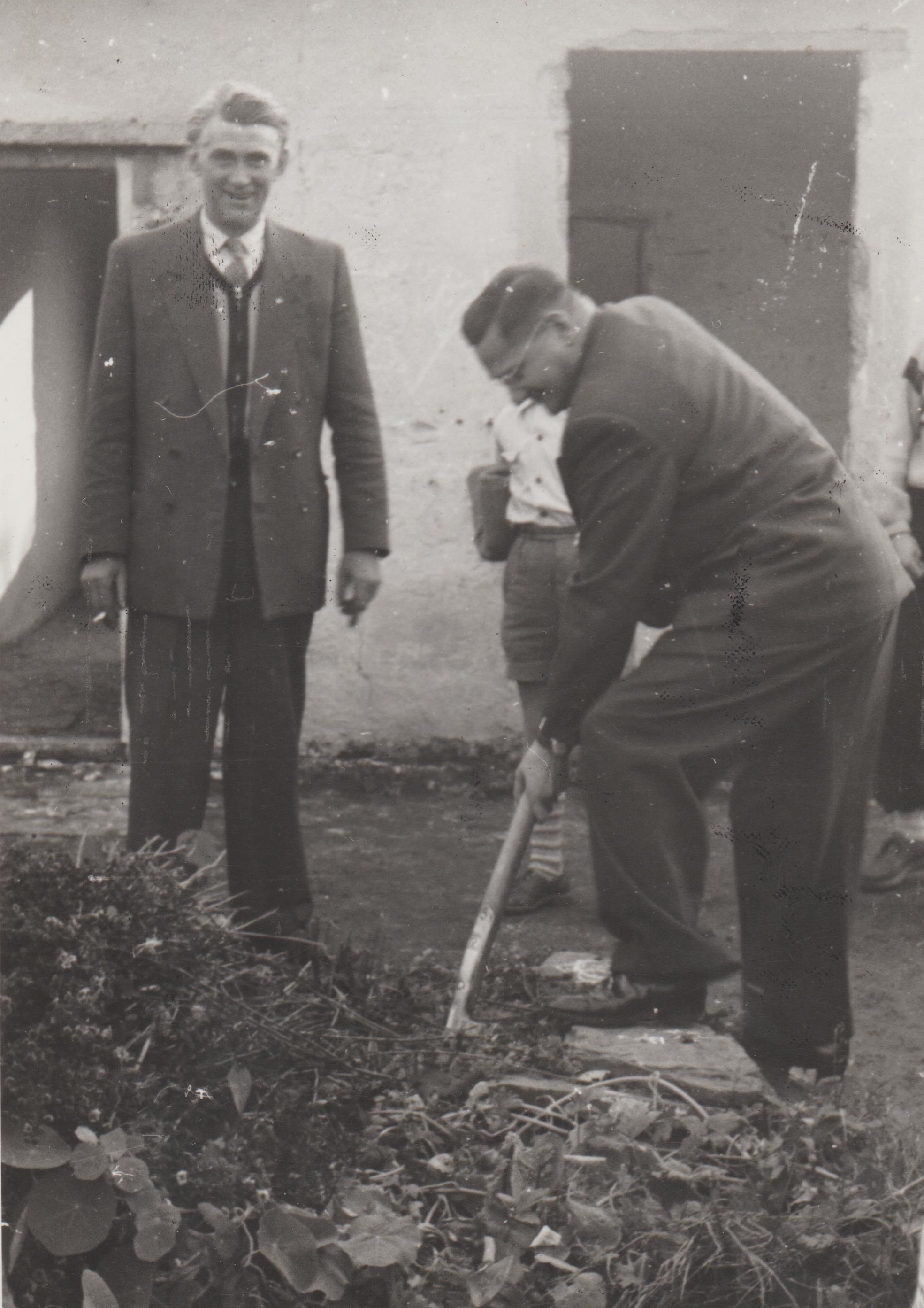 Bürgermeister der Stadt Bendorf Georg Bauer beim Spatenstich 1956 (REM CC BY-NC-SA)