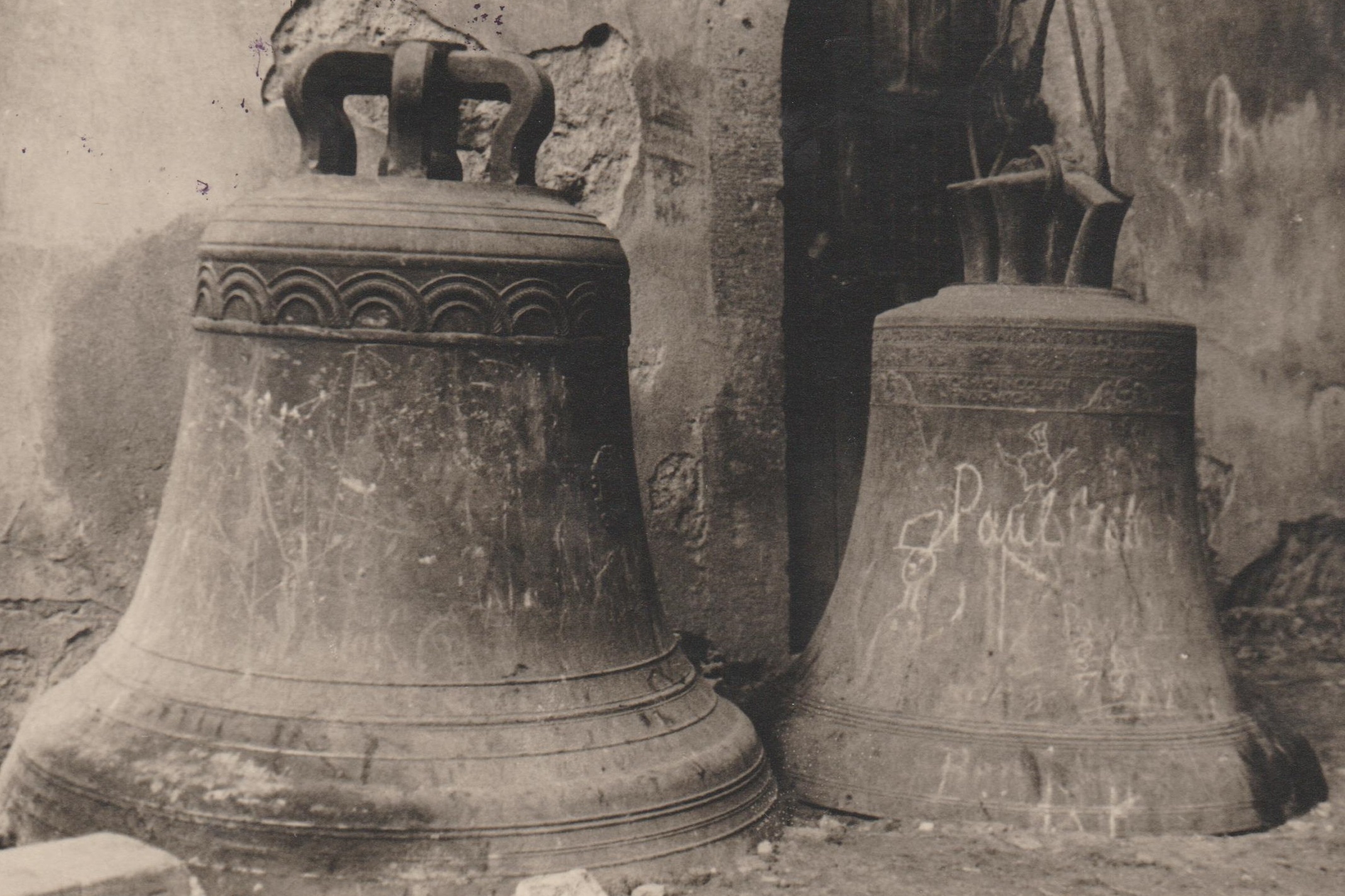 Glockenabnahme an der St. Medard Kirche im Jahre 1942 (REM CC BY-NC-SA)