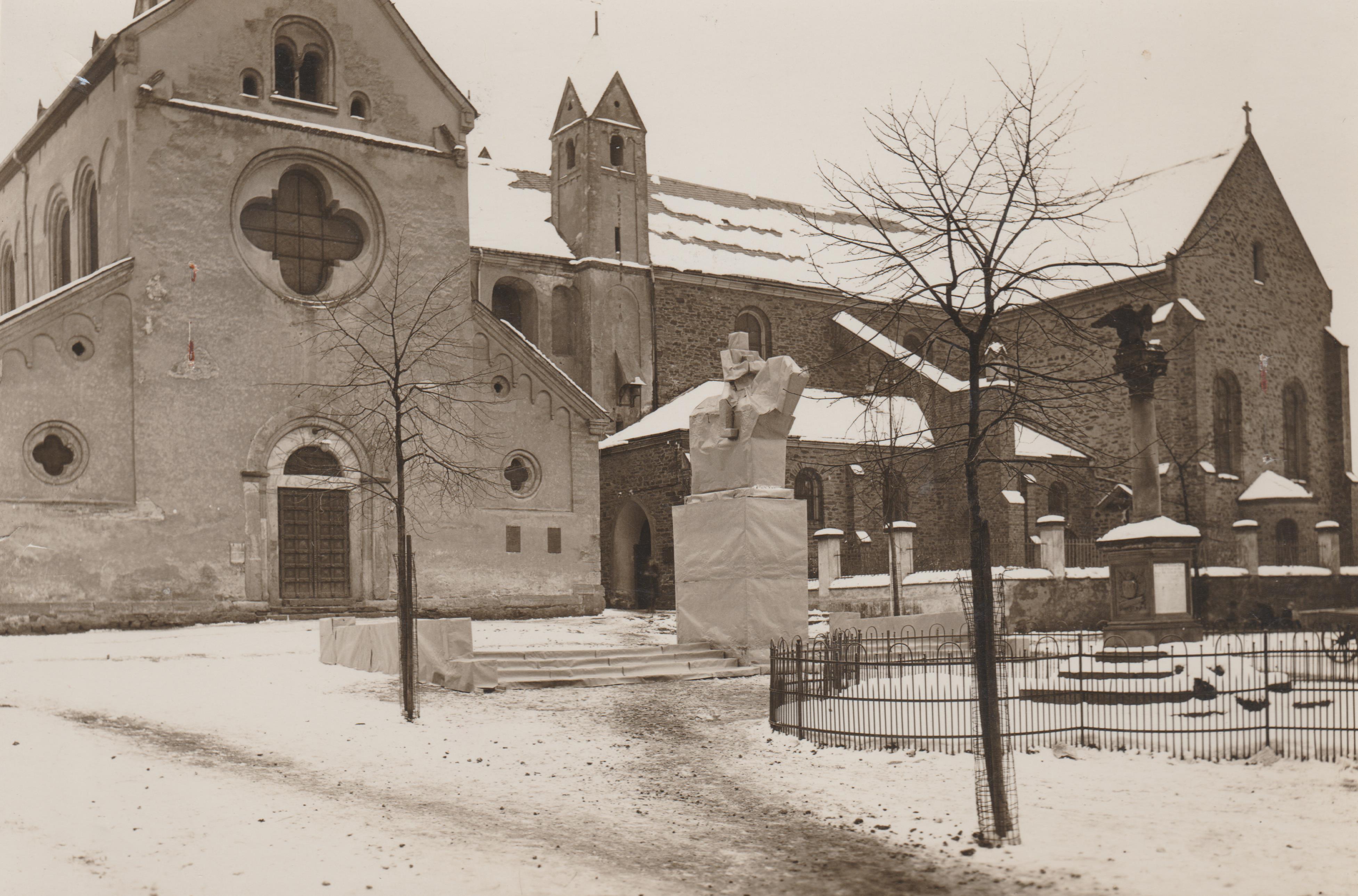 Die Kirchen St. Medard in Bendorf mit Kriegerdenkmal (REM CC BY-NC-SA)