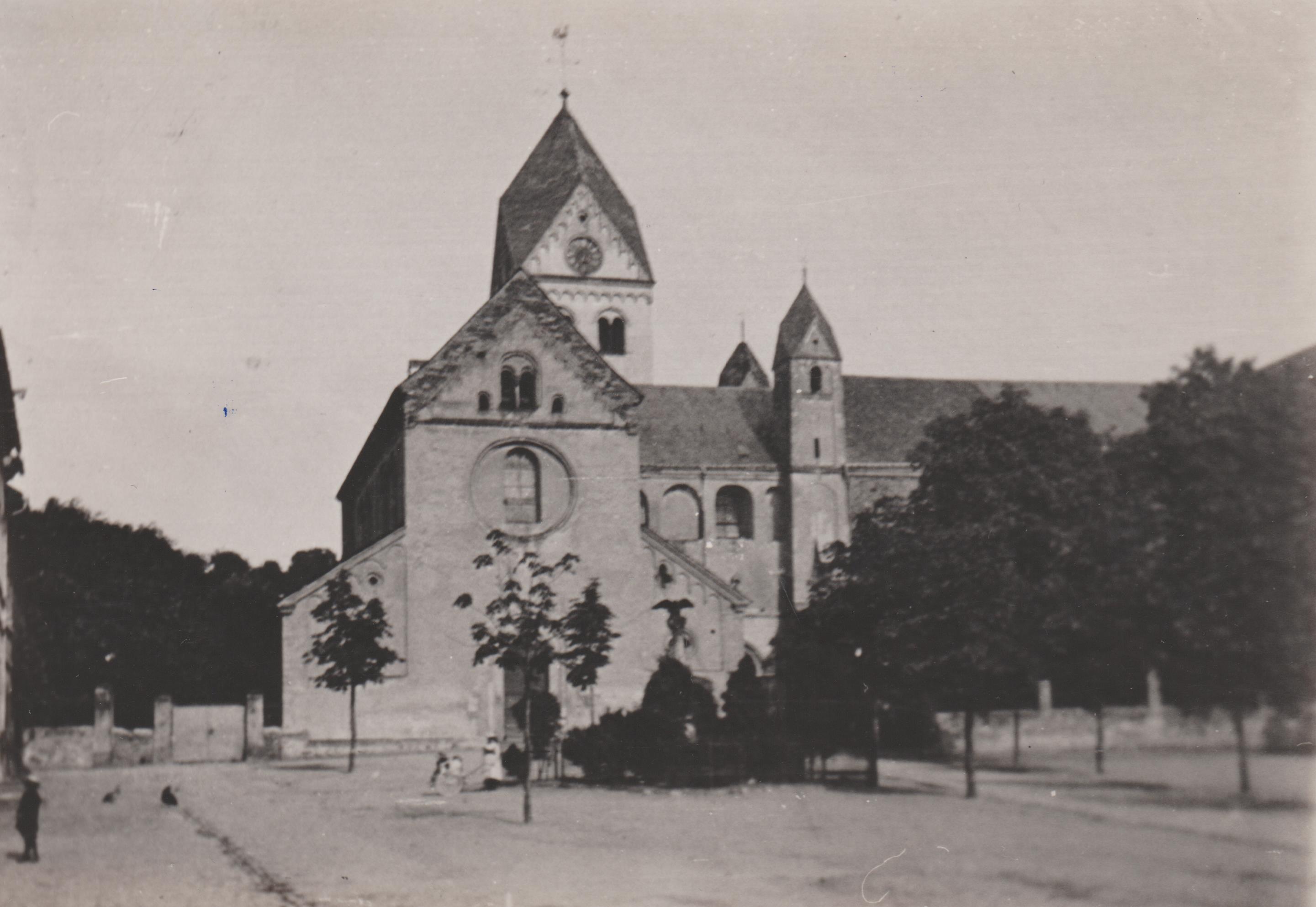 Die Kirchen St. Medard in Bendorf um 1900 (REM CC BY-NC-SA)
