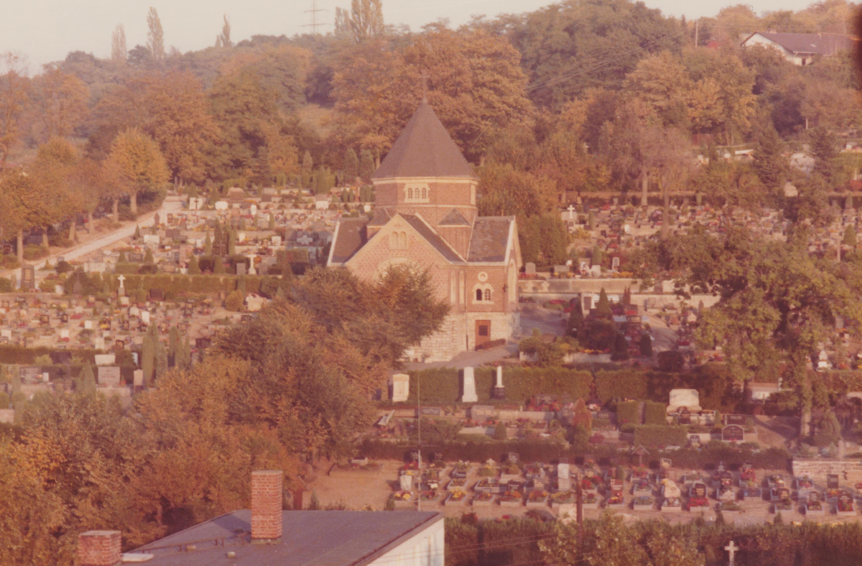 Friedhofskapelle und Friedhof der Stadt Bendorf 1977 (REM CC BY-NC-SA)