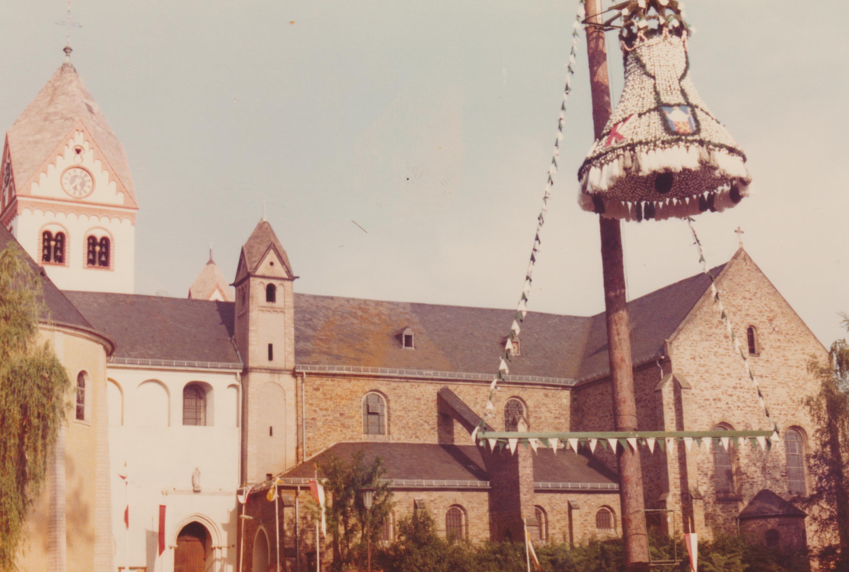 Die Kirchen St. Medard in Bendorf im Jahre 1977 (REM CC BY-NC-SA)