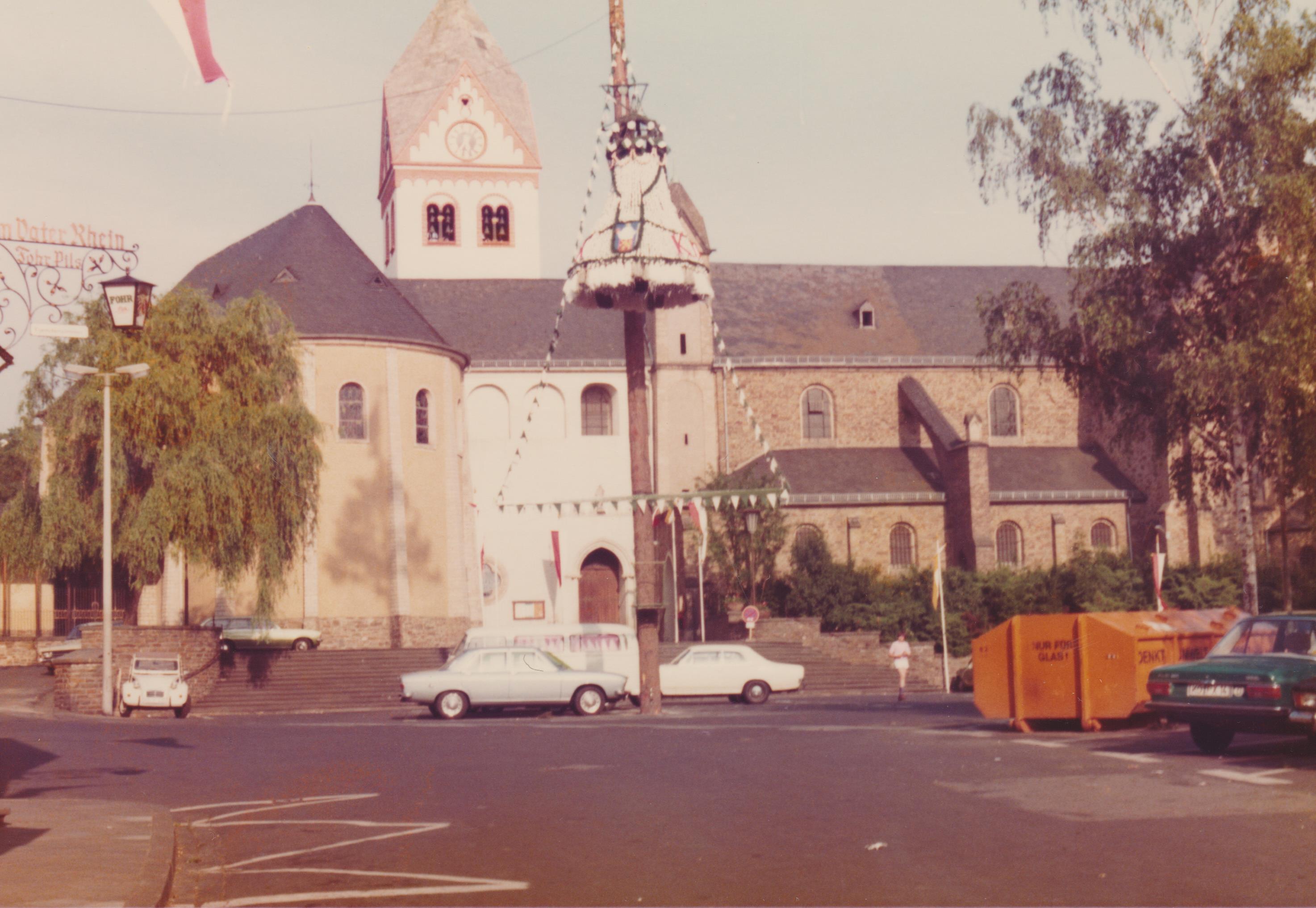 Die Kirchen St. Medard in Bendorf mit Eierkrone im Jahre 1977 (REM CC BY-NC-SA)