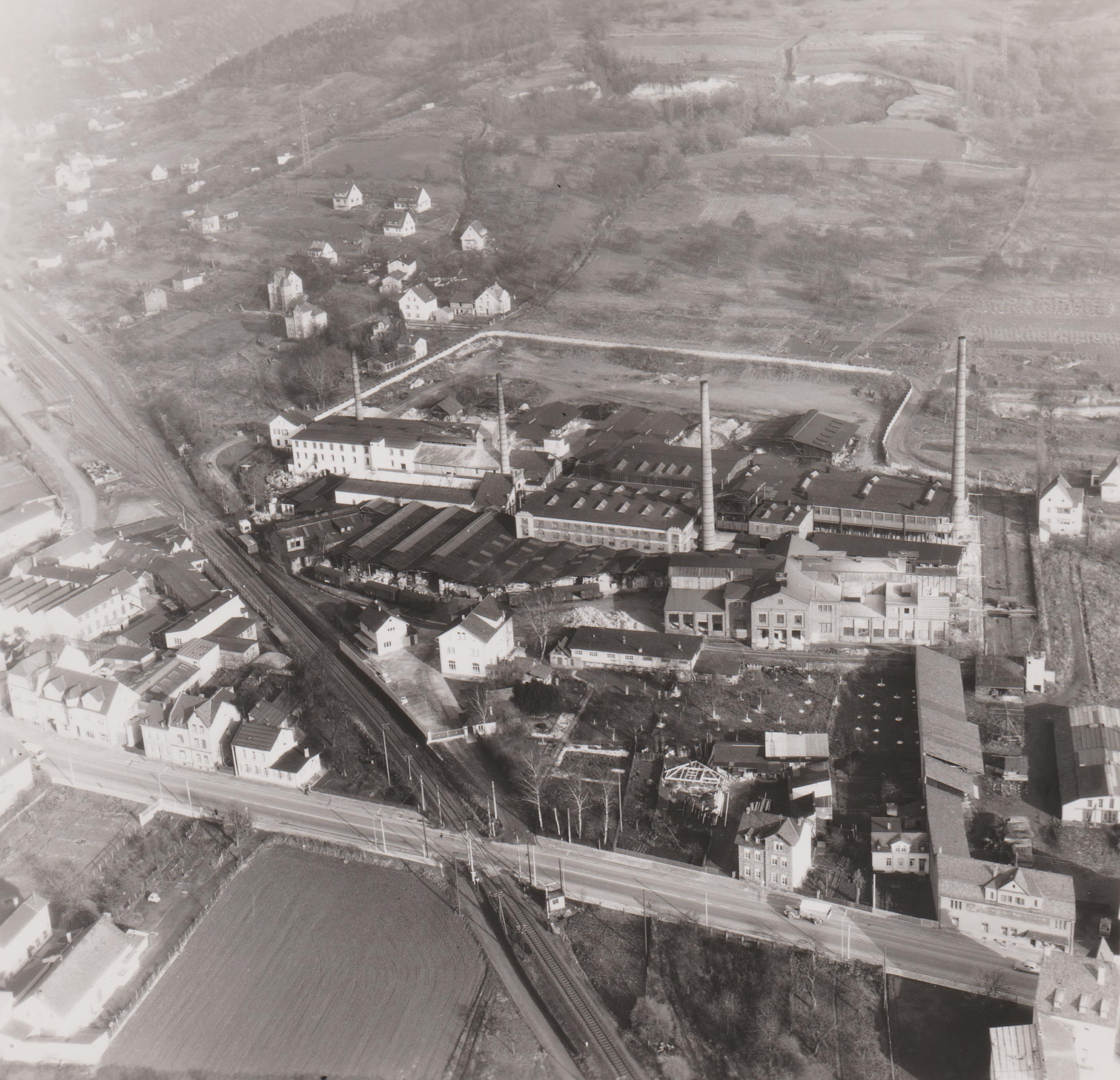 Luftaufnahme der Firma "Gebr. Lüngen" in Bendorf um 1960 (REM CC BY-NC-SA)