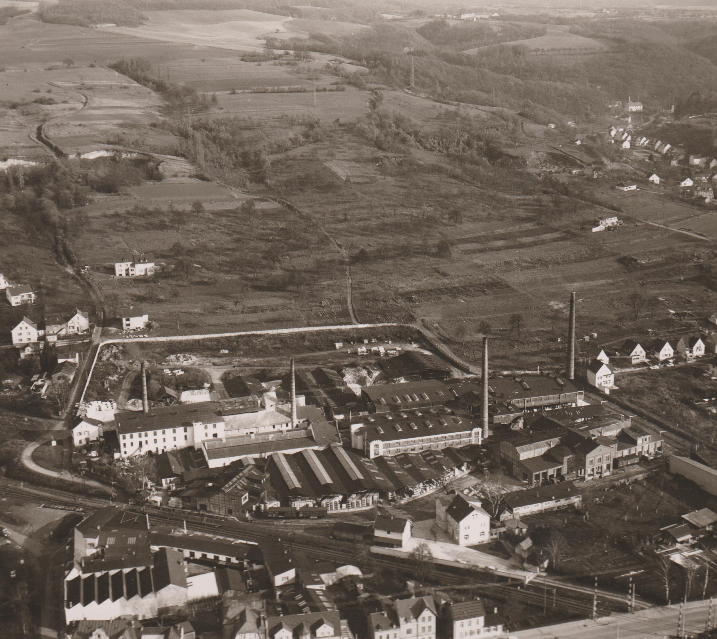 Luftaufnahme der Firma "Gebr. Lüngen" in Bendorf 1964 (REM CC BY-NC-SA)