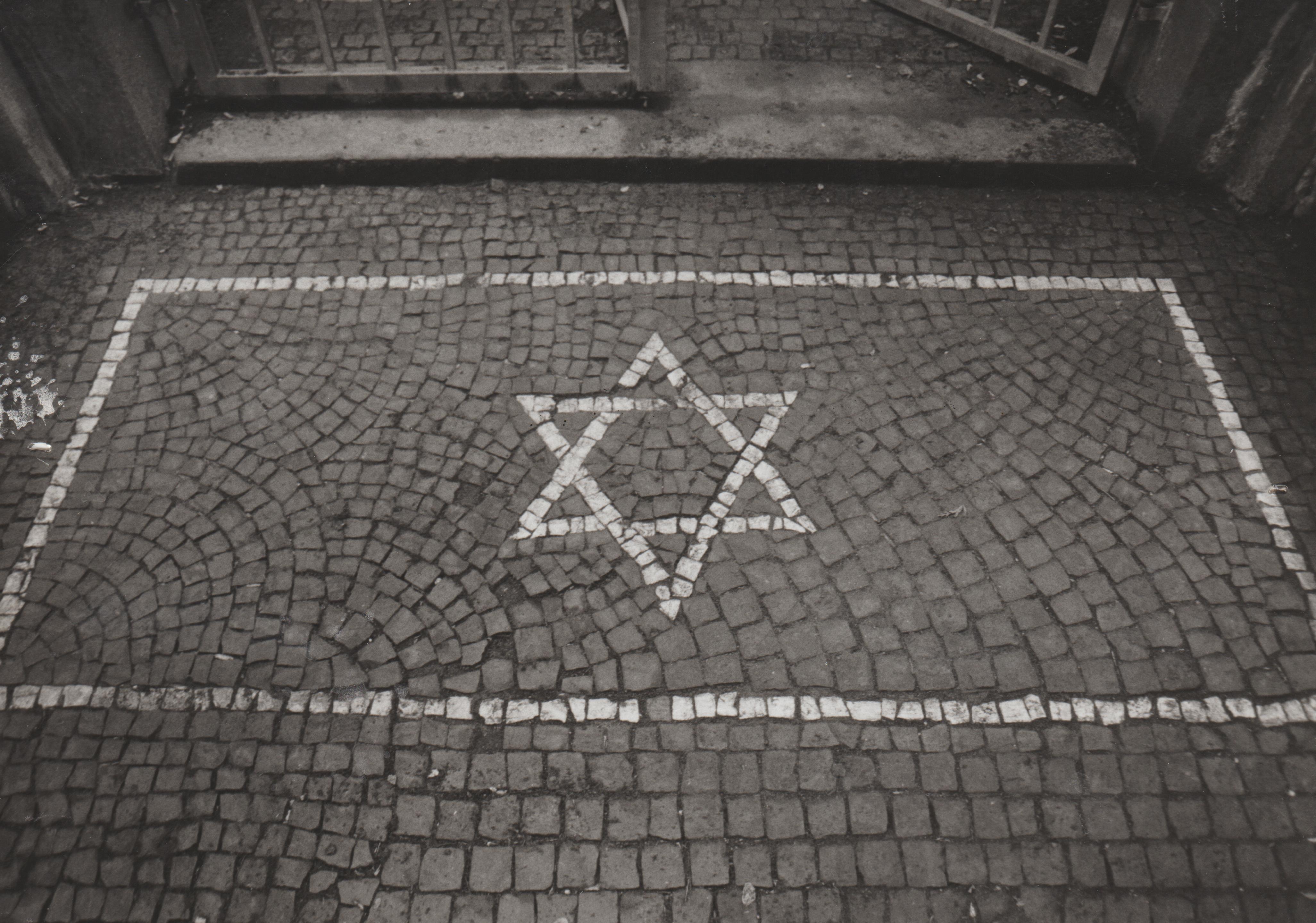 Start des Treppenaufganges zum jüdischen Friedhof in Bendorf (REM CC BY-NC-SA)