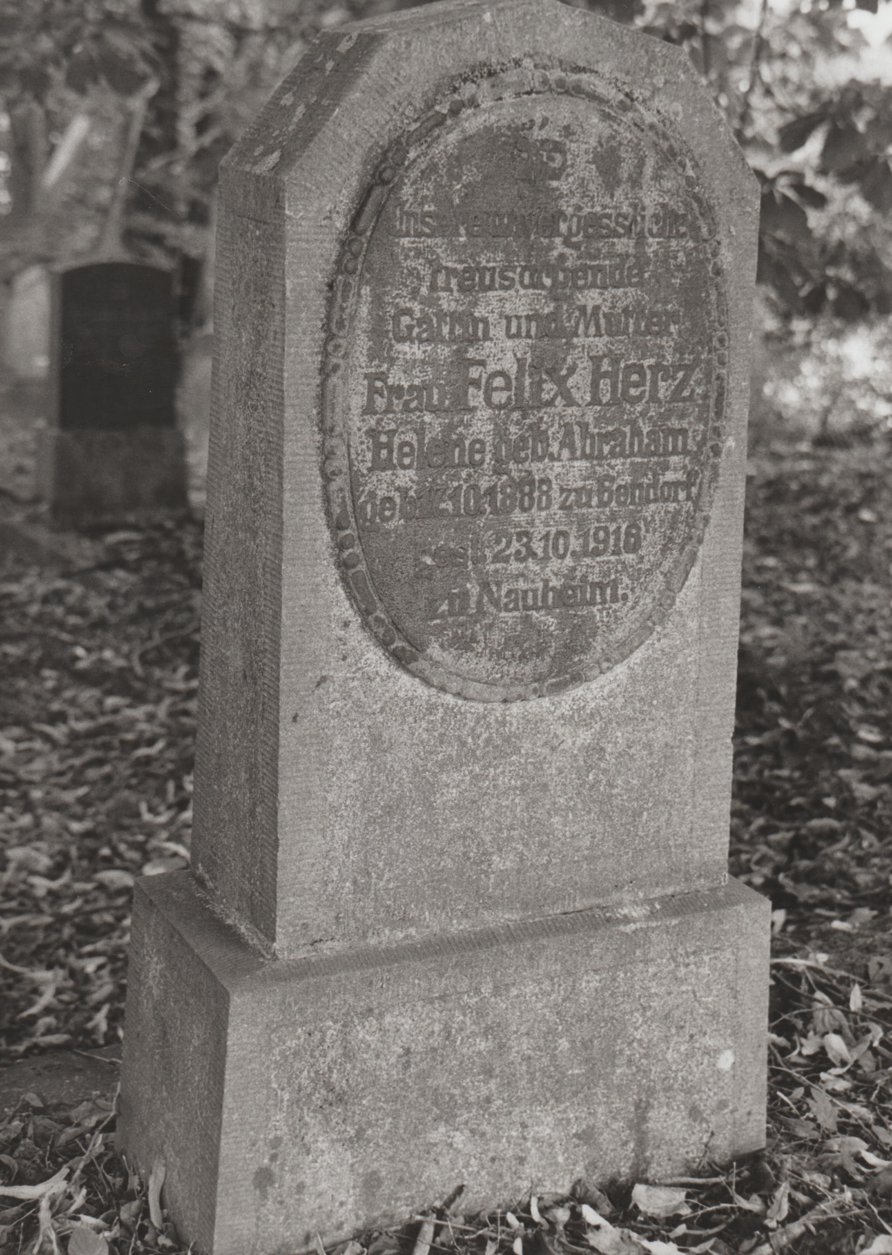 Grabstein von "Felix Herz Helene" auf dem jüdischen Friedhof in Bendorf (REM CC BY-NC-SA)