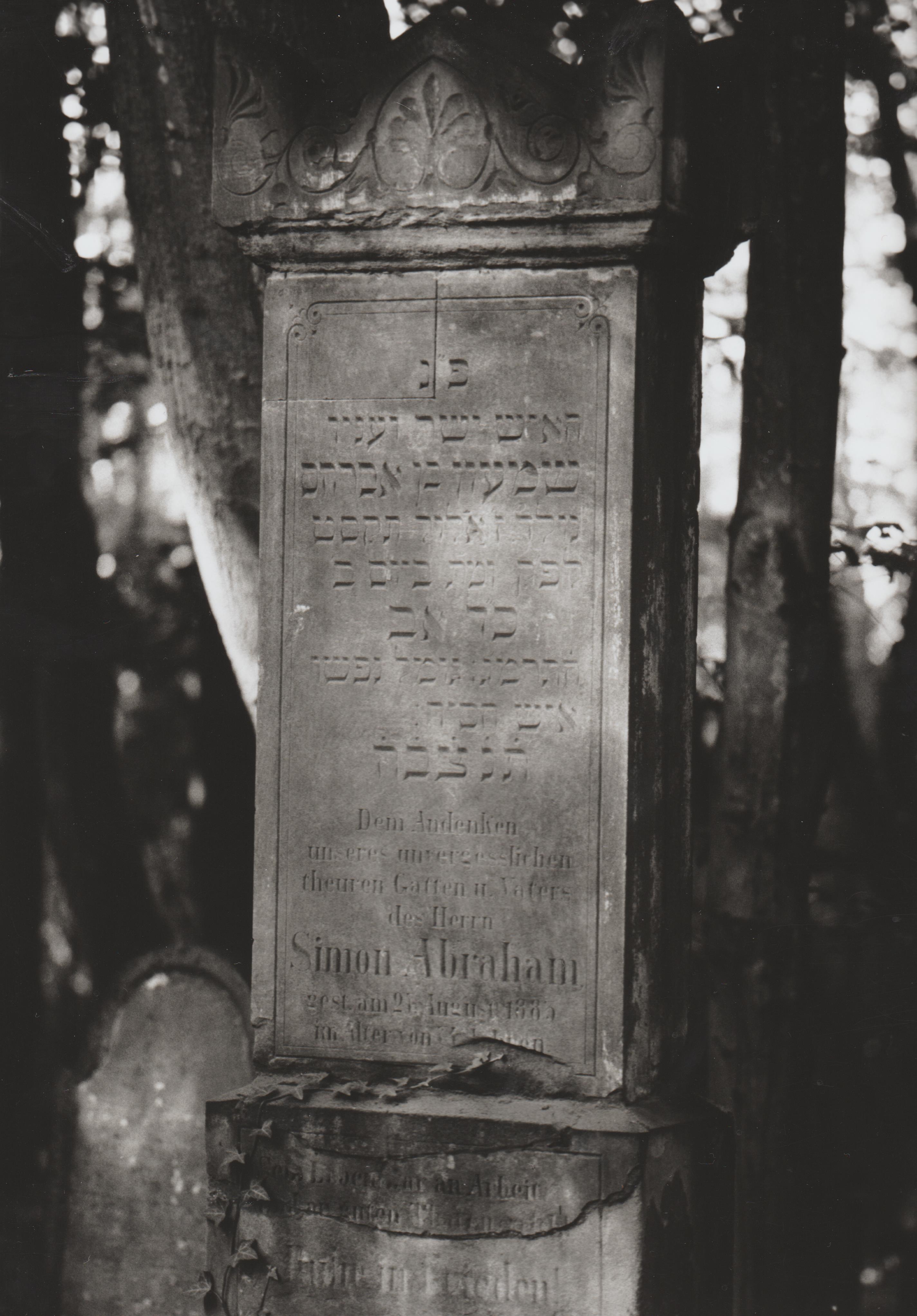 Grabstein von "Simon Abraham" auf dem jüdischen Friedhof in Bendorf (REM CC BY-NC-SA)