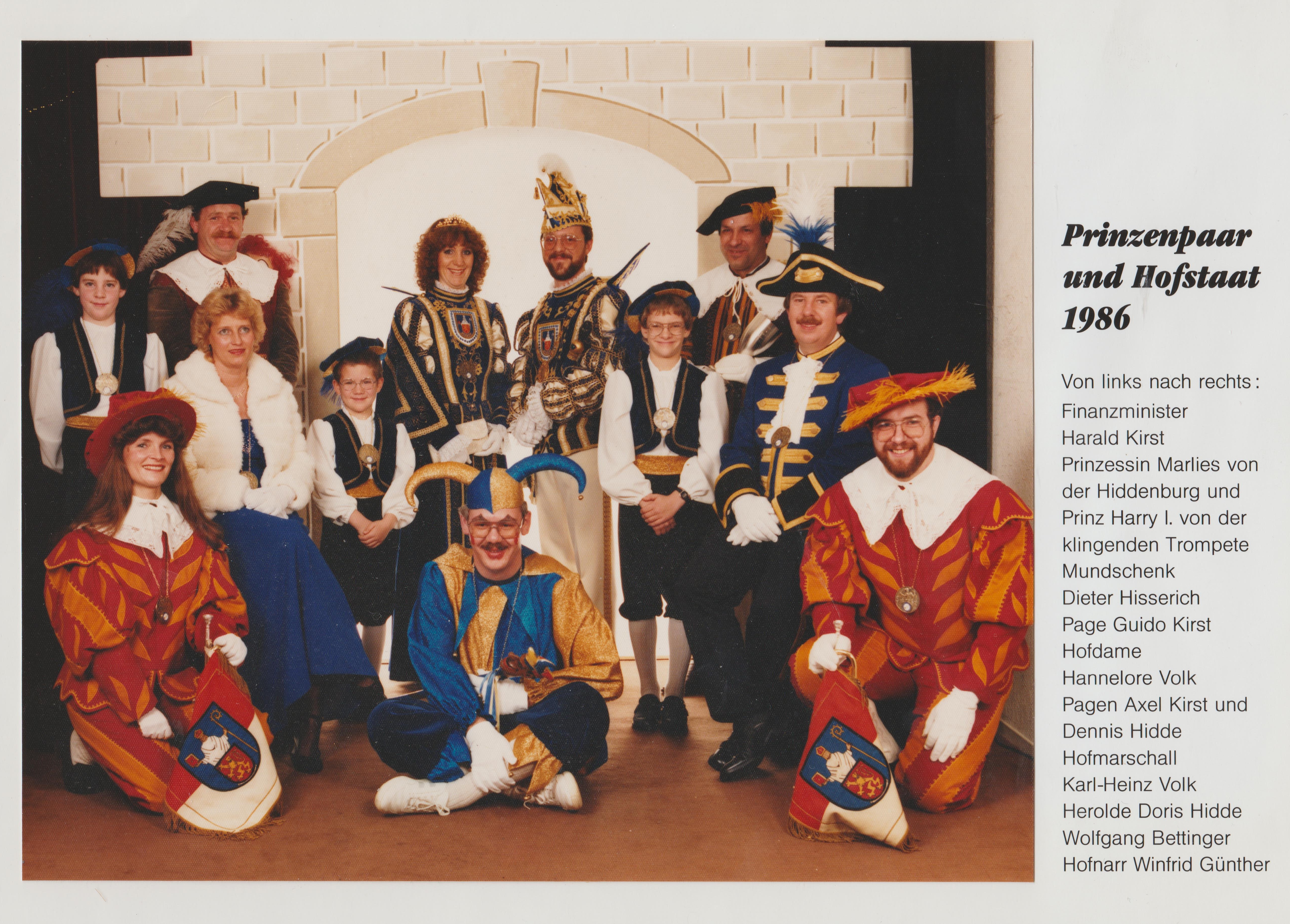 Prinzenpaar mit Hofstaat im Bendorfer Karneval 1986 (REM CC BY-NC-SA)