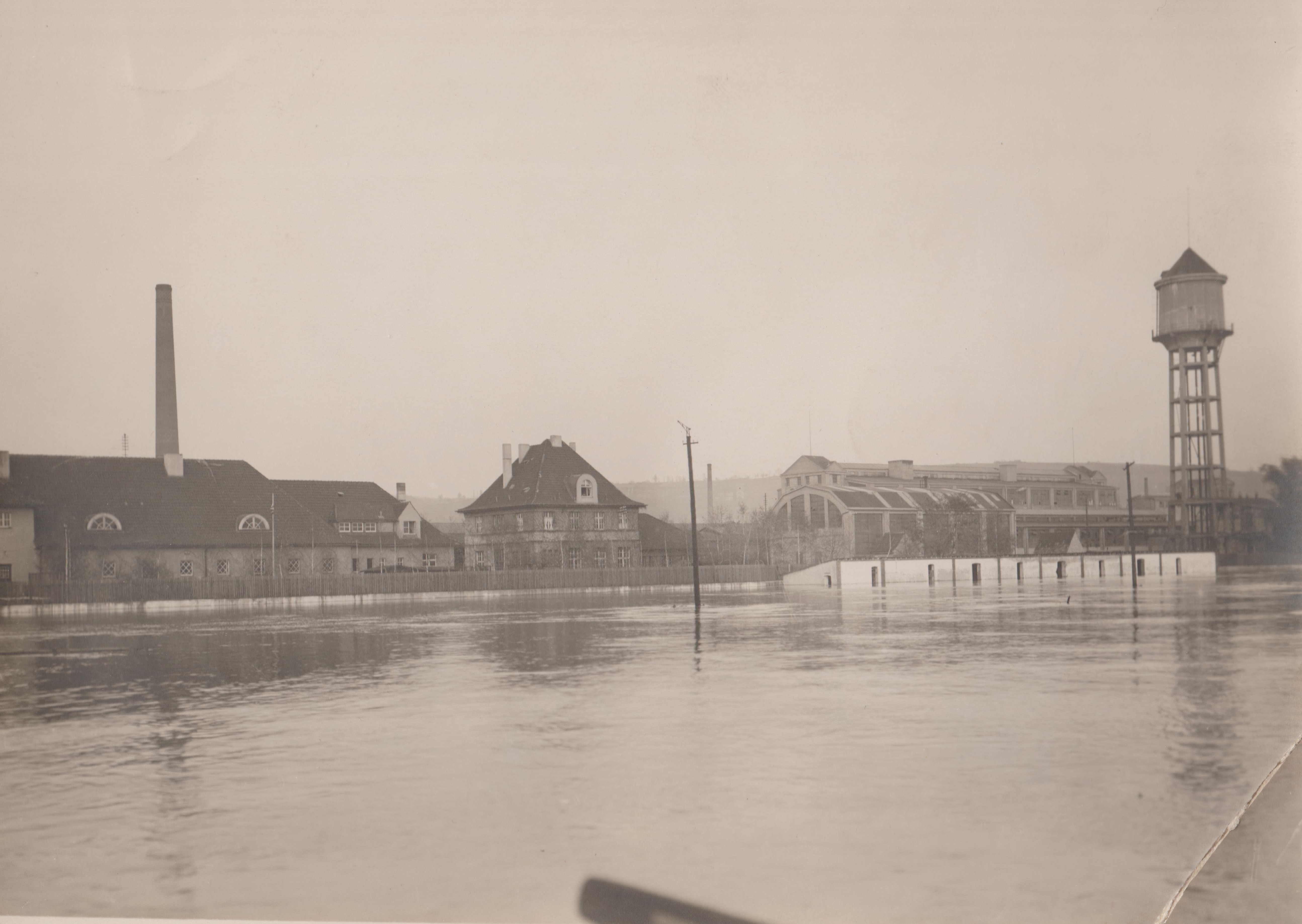 Hochwasser, Firma Dr. Otto Bendorf Rheinhafen 1926 (REM CC BY-NC-SA)