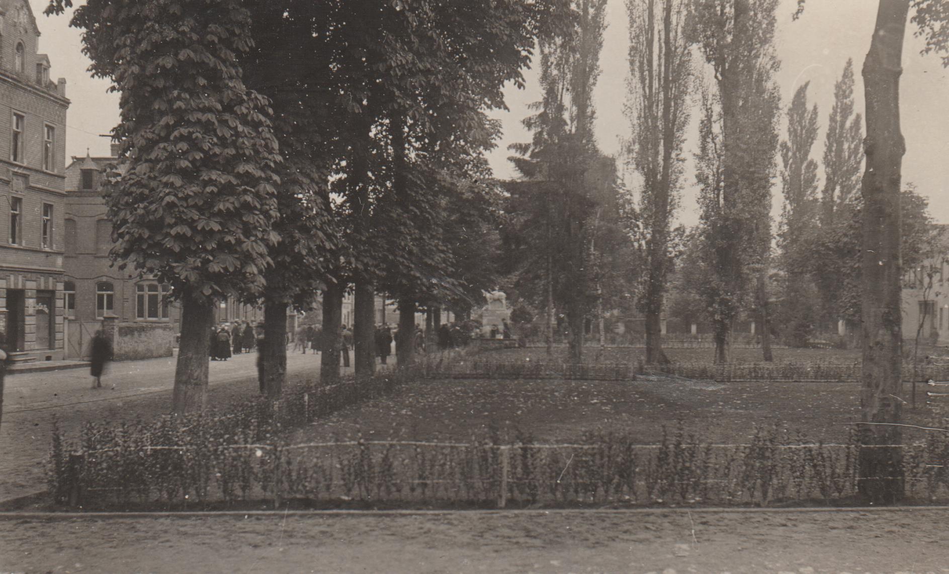 Kriegerdenkmal im Stadtpark, Bendorf am Rhein 1930 (REM CC BY-NC-SA)
