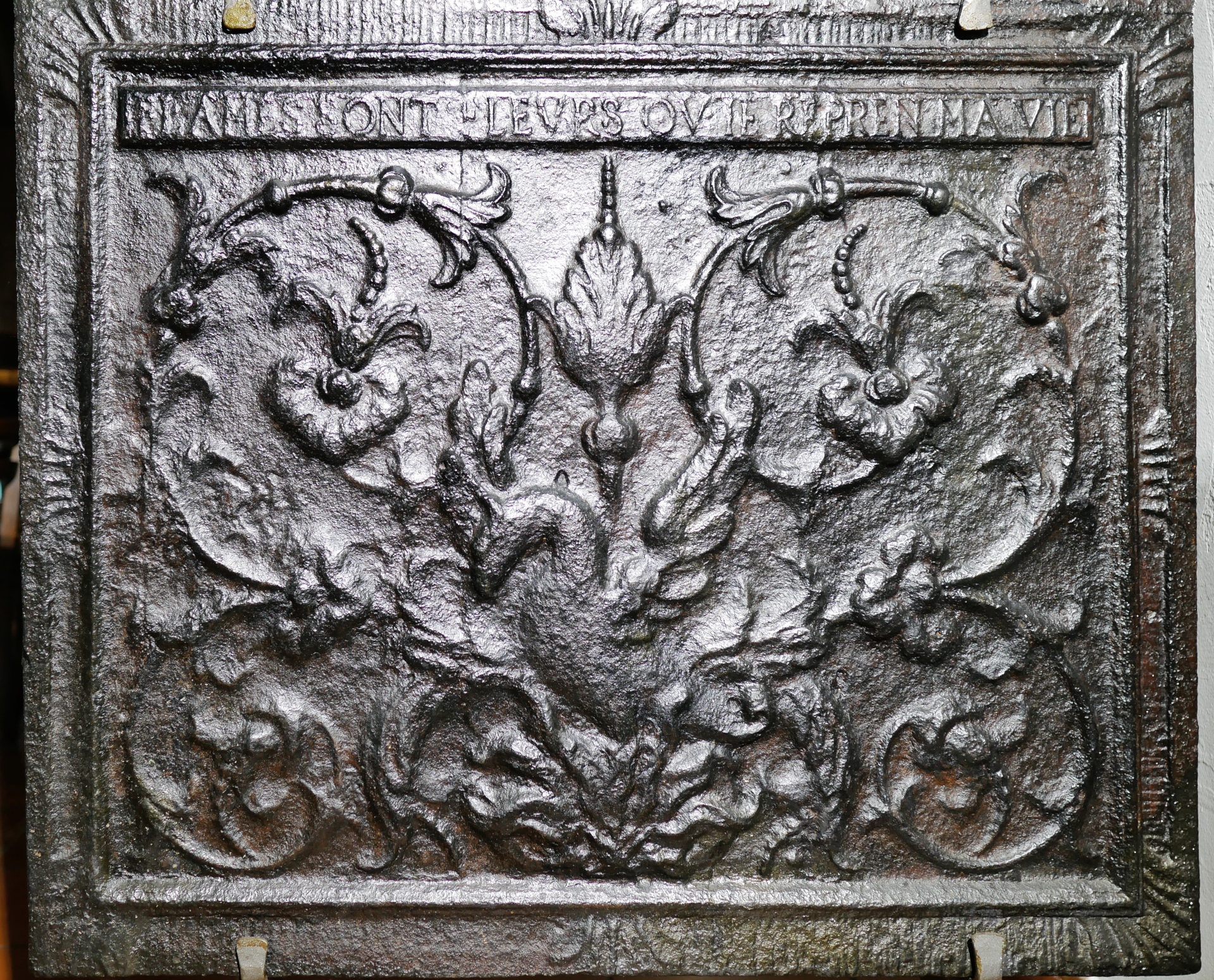 Takenplatte oder Kaminplatte "Phoenix" (Volkskunde- und Freilichtmuseum Roscheider Hof CC0)