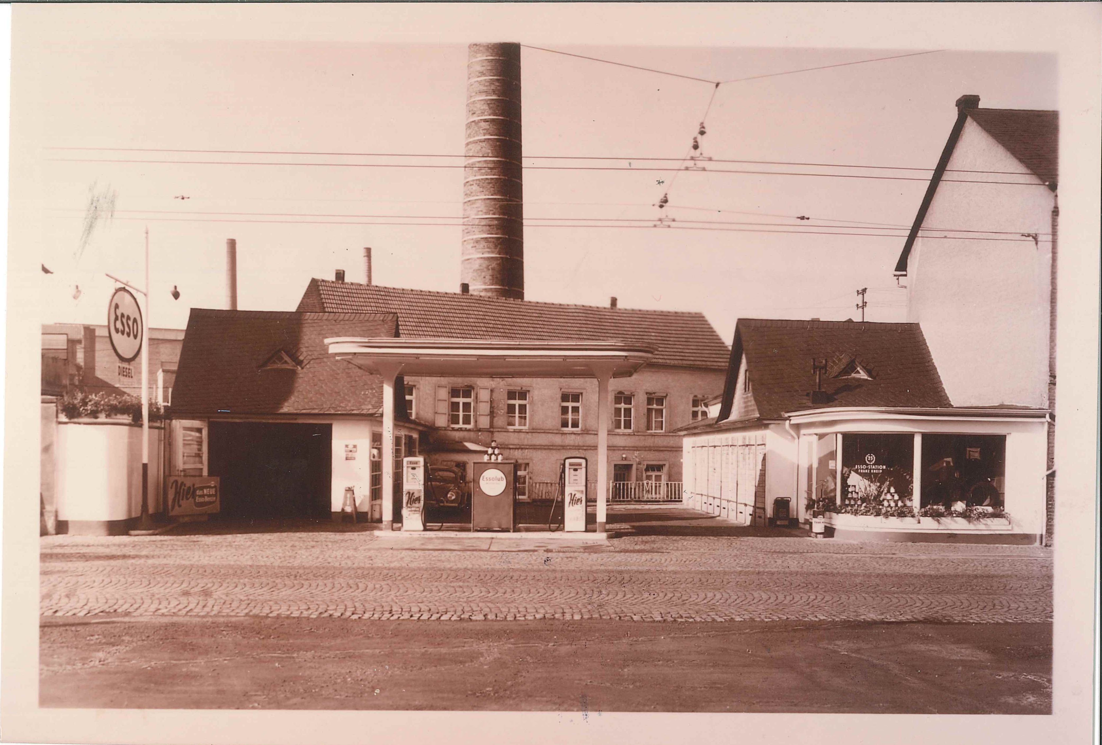 Bendorf Hauptstraße, Tankstelle Kneipp, 1950er Jahre (REM CC BY-NC-SA)