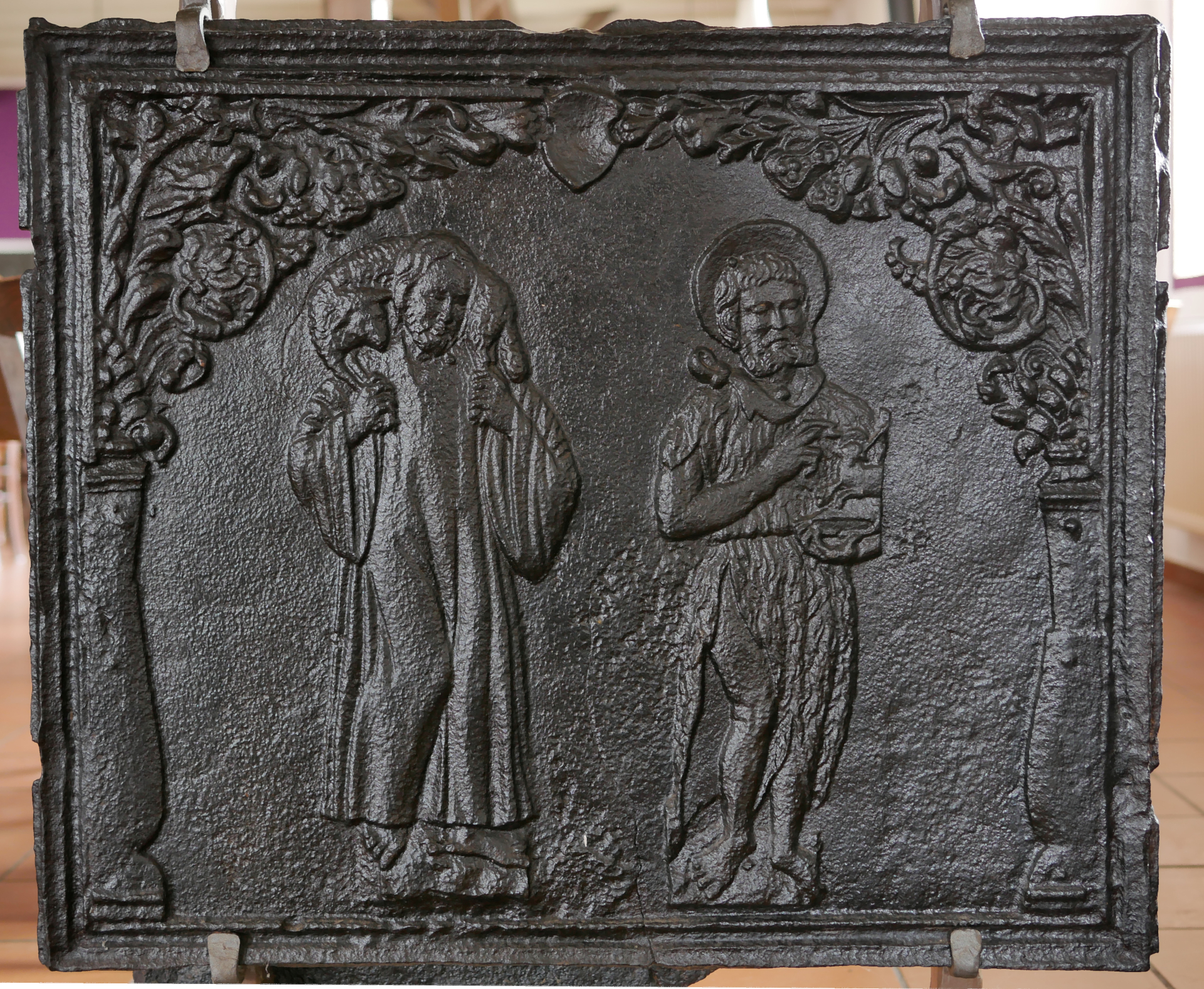 Takenplatte, Christus und Johannes der Täufer (Volkskunde- und Freilichtmuseum Roscheider Hof CC0)