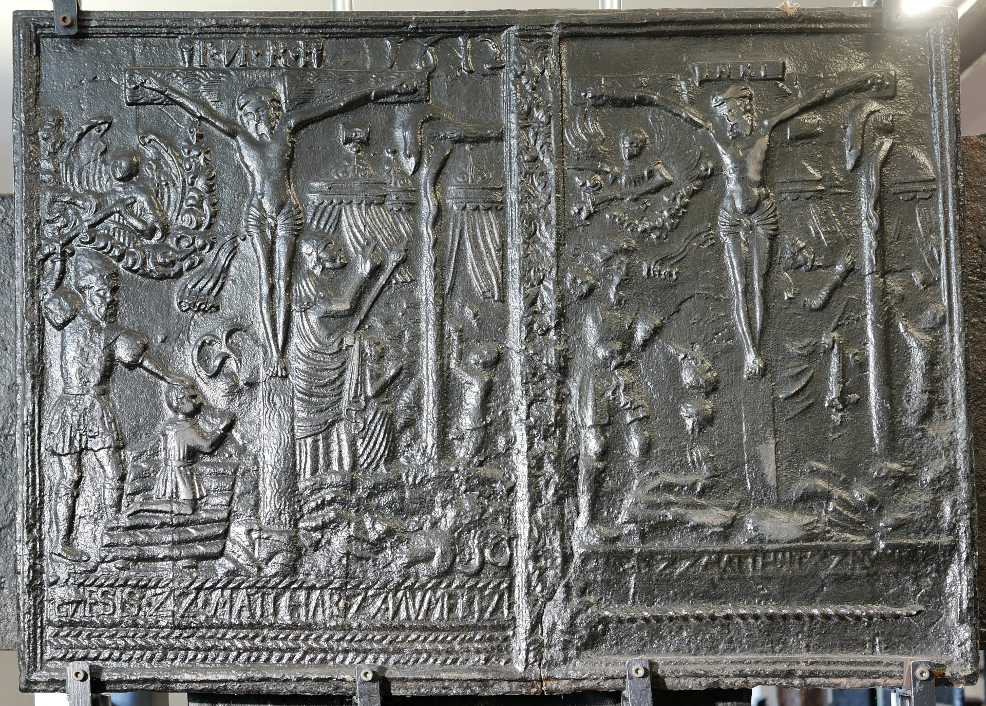 Takenplatte mit zwei Darstellungen der Allegorie der Erlösung (Volkskunde- und Freilichtmuseum Roscheider Hof CC0)