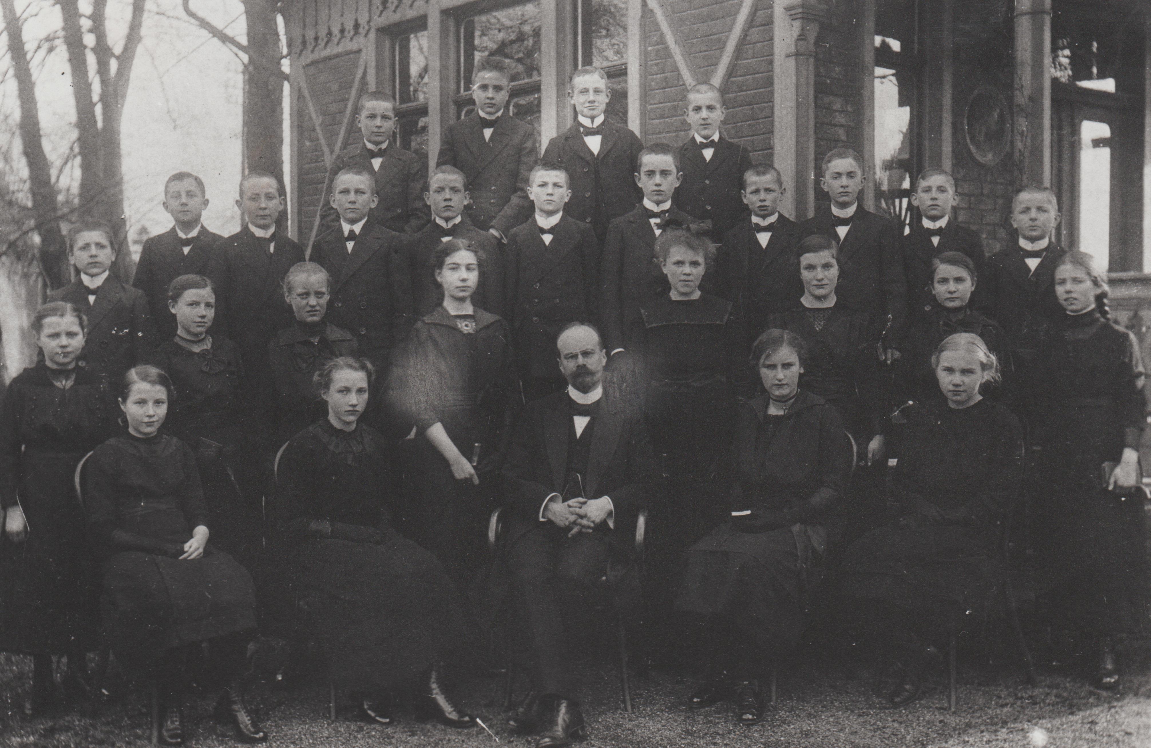 Konfirmandengruppe, Ehemalige Evangelische Schule Bendorf, 1915 (REM CC BY-NC-SA)