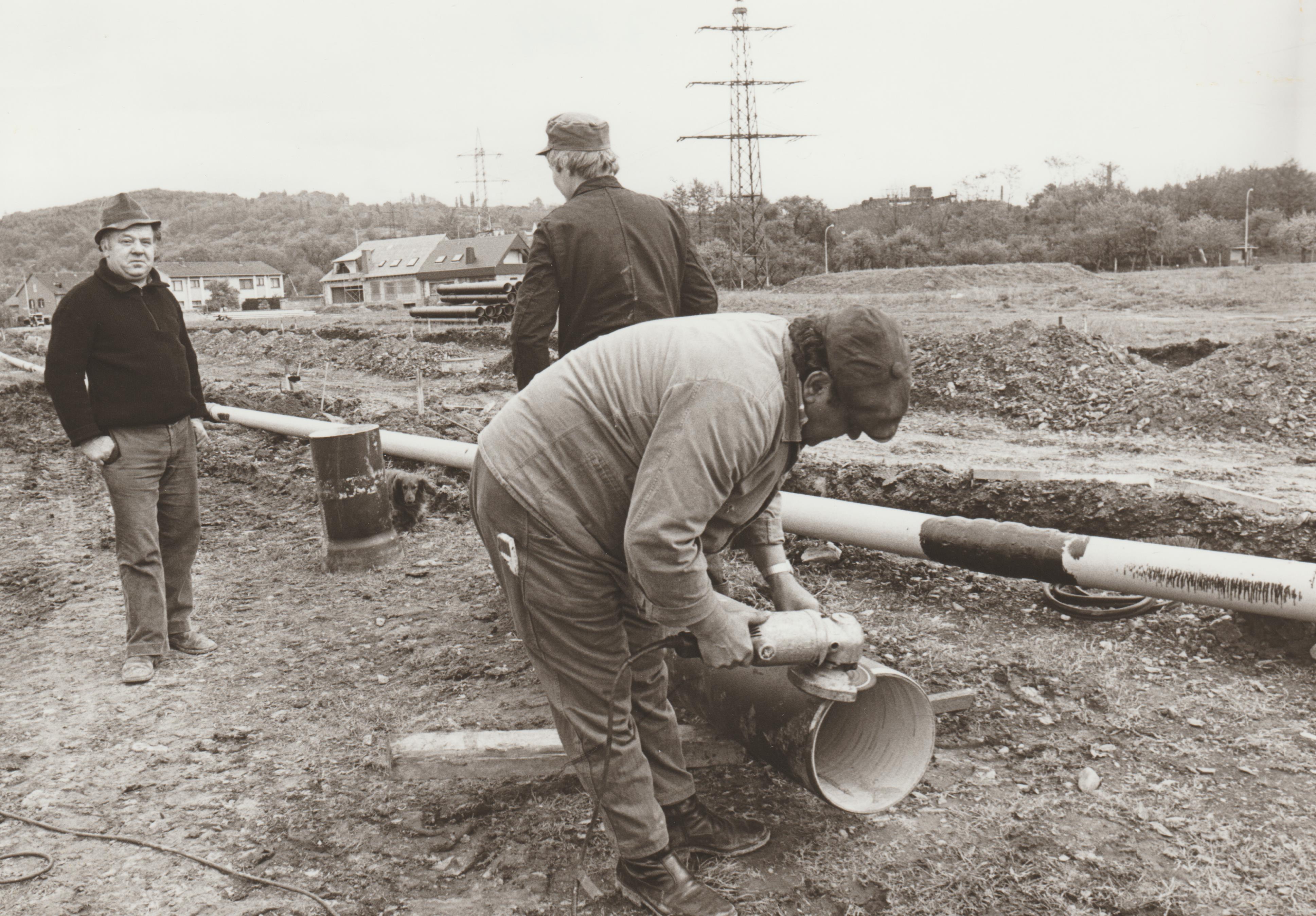 Verlegung einer Wasserleitung, 1981 (REM CC BY-NC-SA)