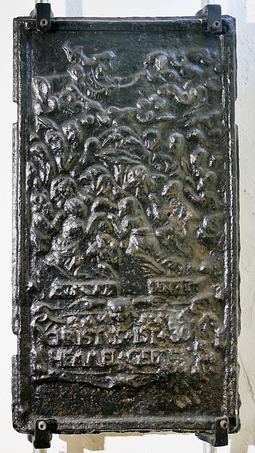 Ofenplatte, Himmelfahrt Christi (Volkskunde- und Freilichtmuseum Roscheider Hof CC0)