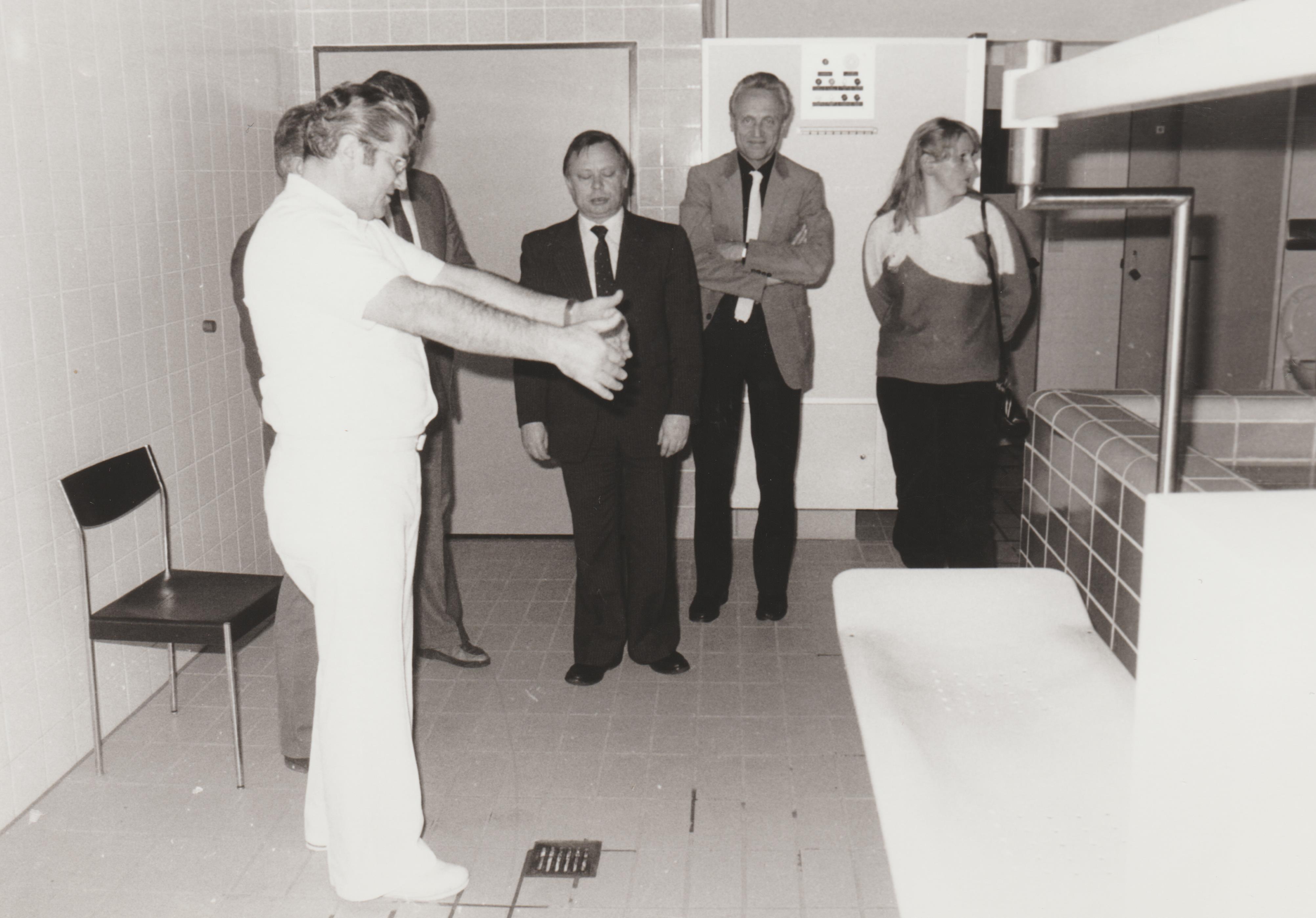 Bürgermeister Trennheuser, Besichtigung Krankenhaus St. Josef in Bendorf, 1983 (REM CC BY-NC-SA)