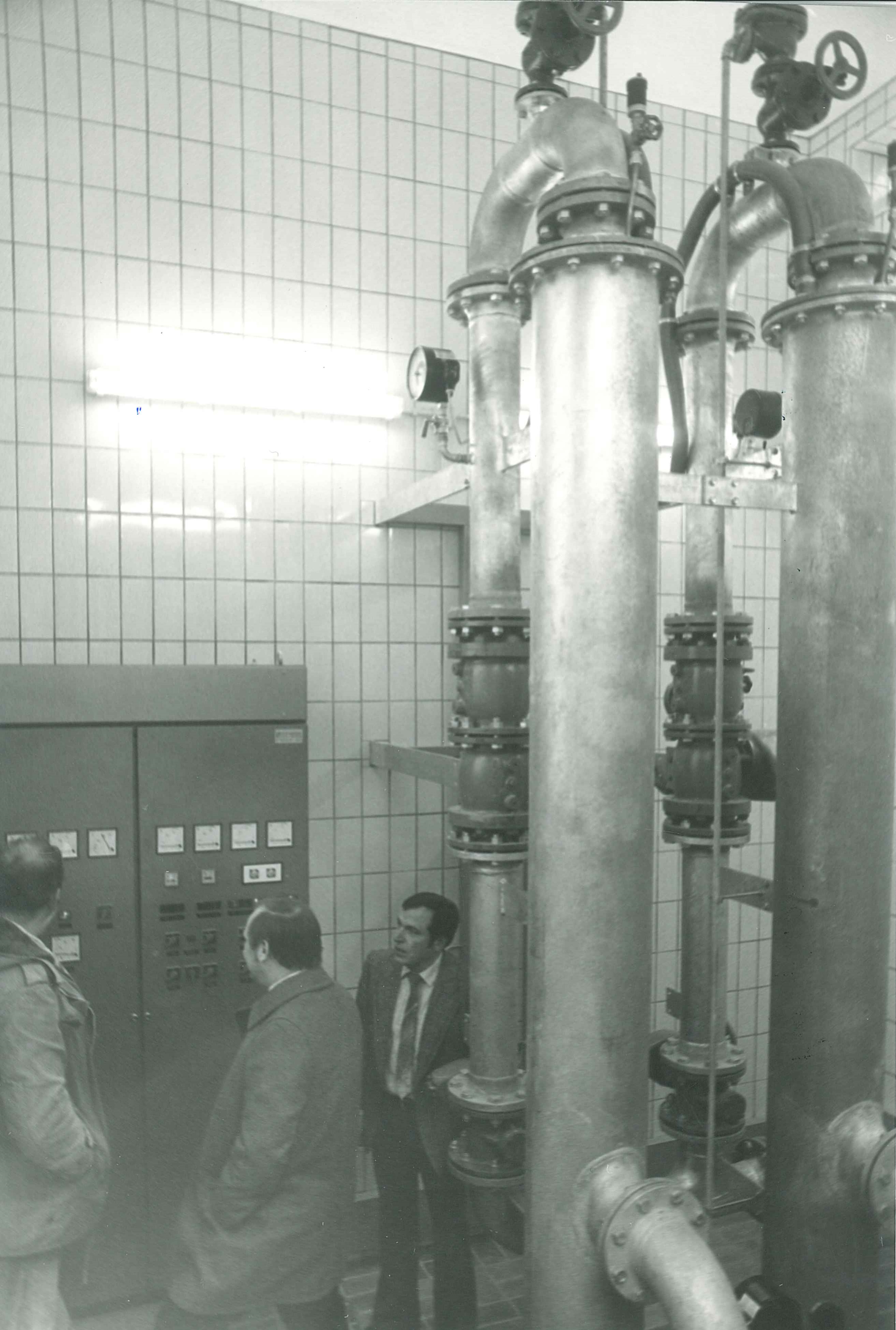 Bürgermeister Trennheuser, Besuch Wasserpumpwerk und Trafostation, Brexstraße Bendorf-Sayn, 1980 (REM CC BY-NC-SA)