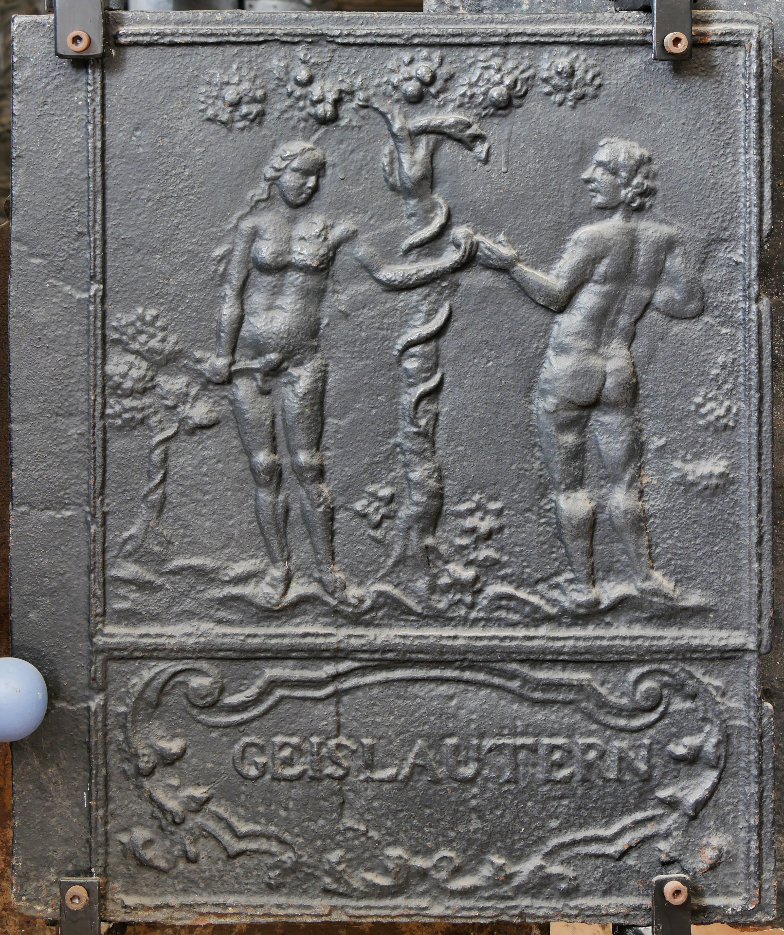 Ofenplatte, Adam und Eva (Volkskunde- und Freilichtmuseum Roscheider Hof CC0)
