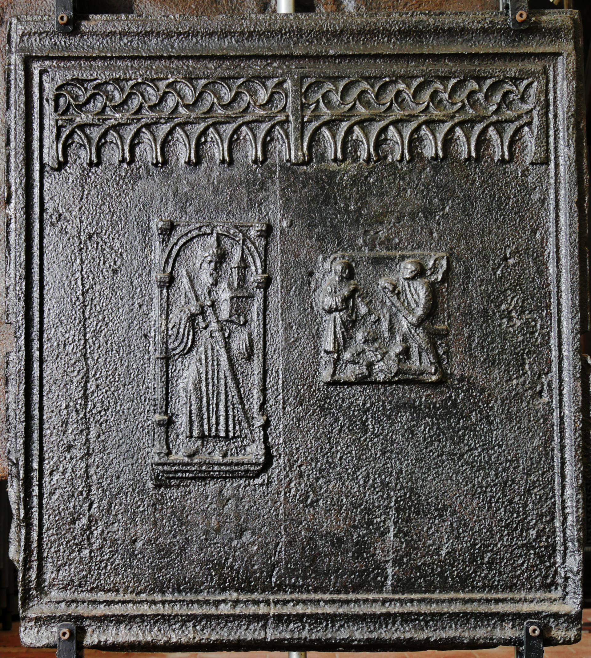 Ofenplatte, Konstantin, Petrus und Malchus (Volkskunde- und Freilichtmuseum Roscheider Hof CC0)