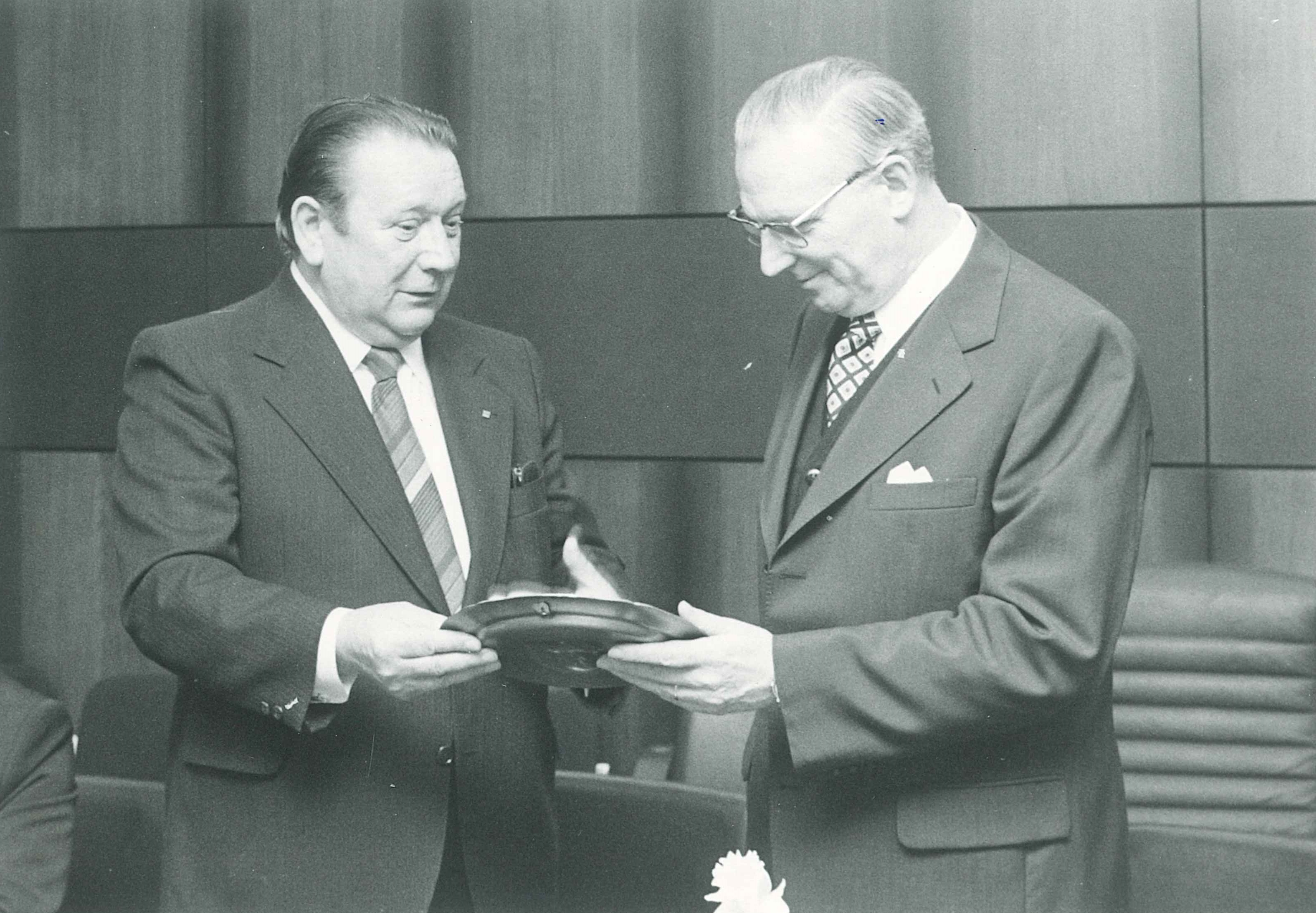 Besuch des Nordrhein-Westfälischen Finanzministers Diether Posser im Rathaus der Stadt Bendorf, 1979 (REM CC BY-NC-SA)