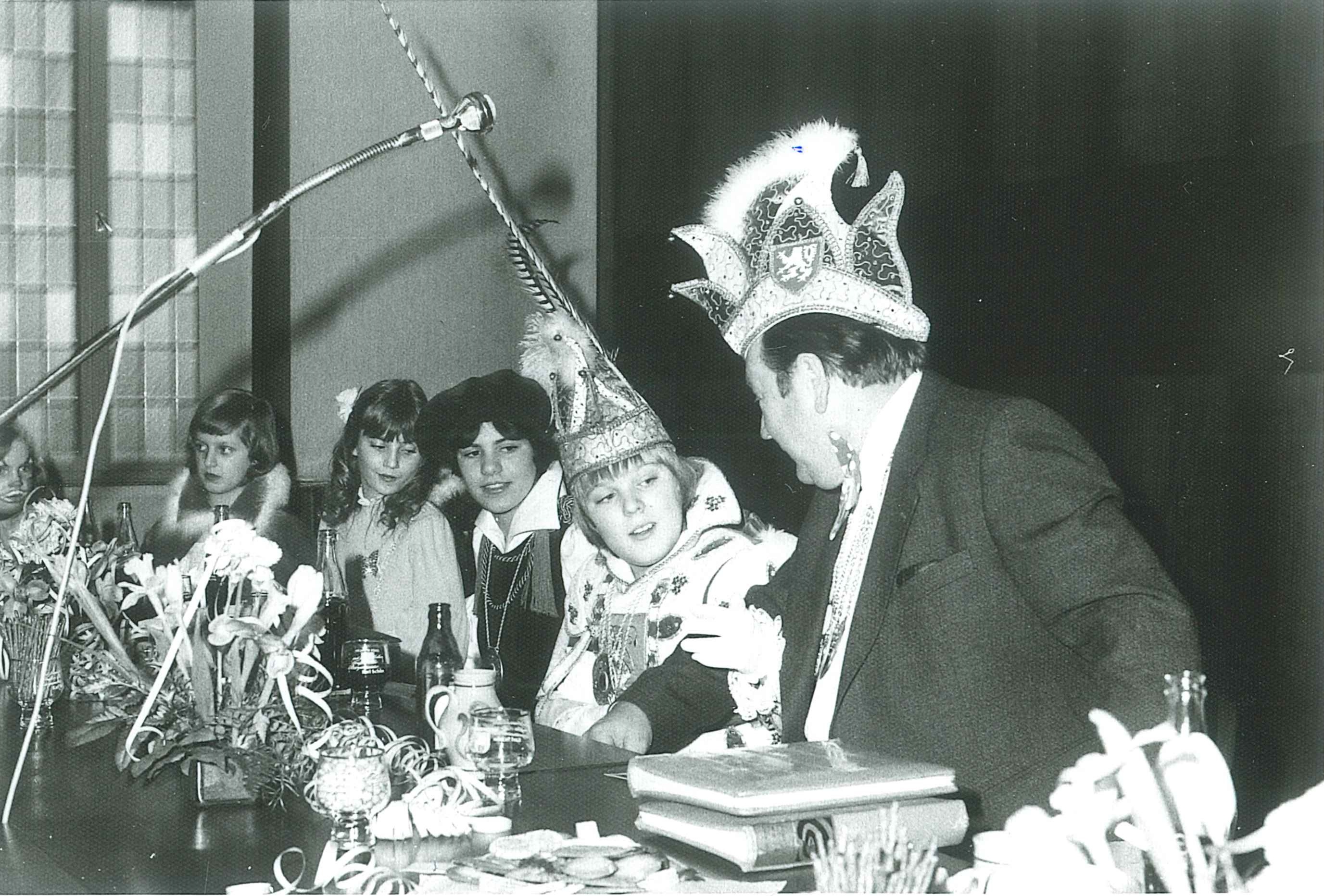 Bürgermeister Karl Schön im Karneval, 1979 (REM CC BY-NC-SA)