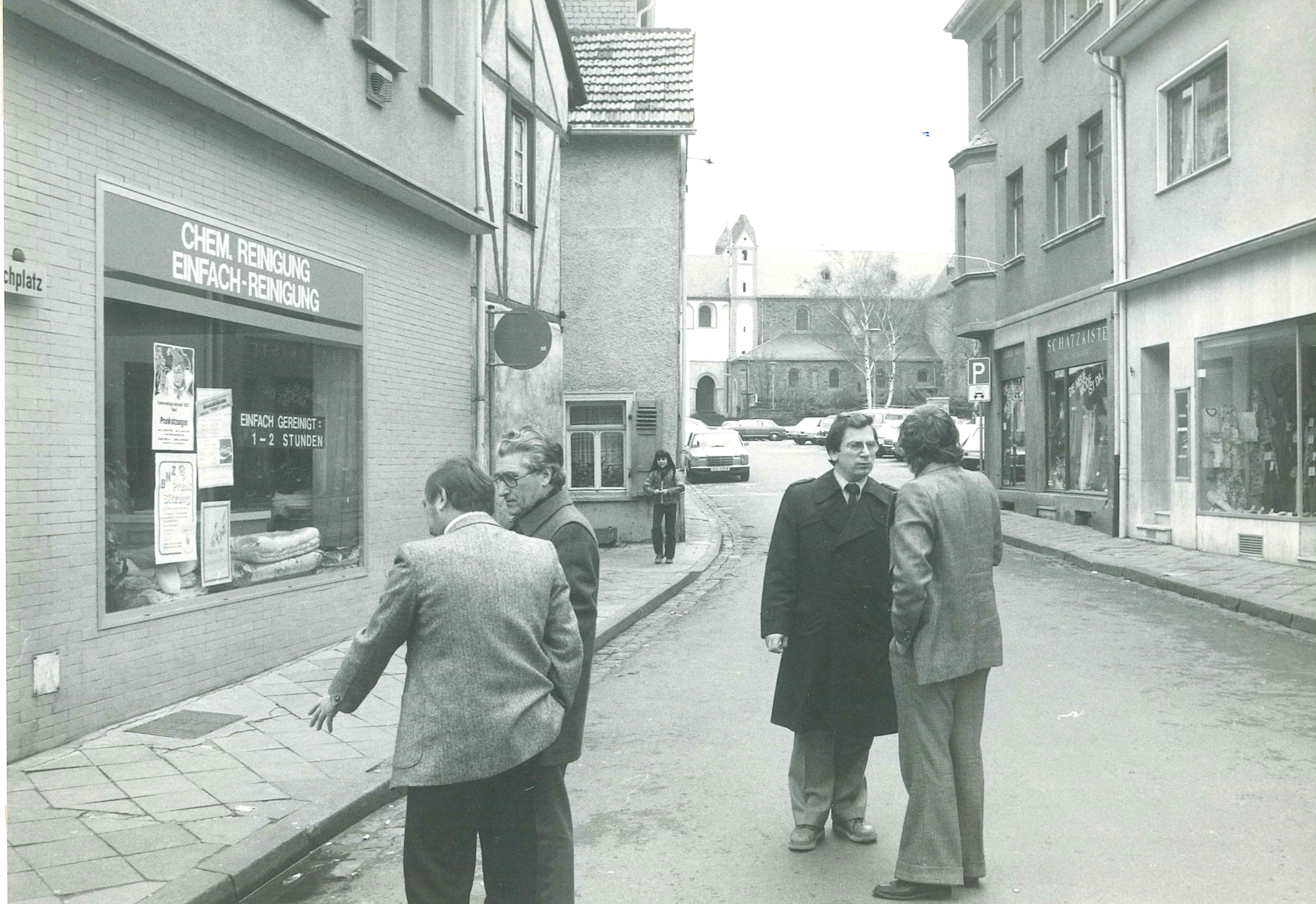 Bürgermeister Trennheuser, Ortsbegehung Bachstraße Bendorf, 1980 (REM CC BY-NC-SA)
