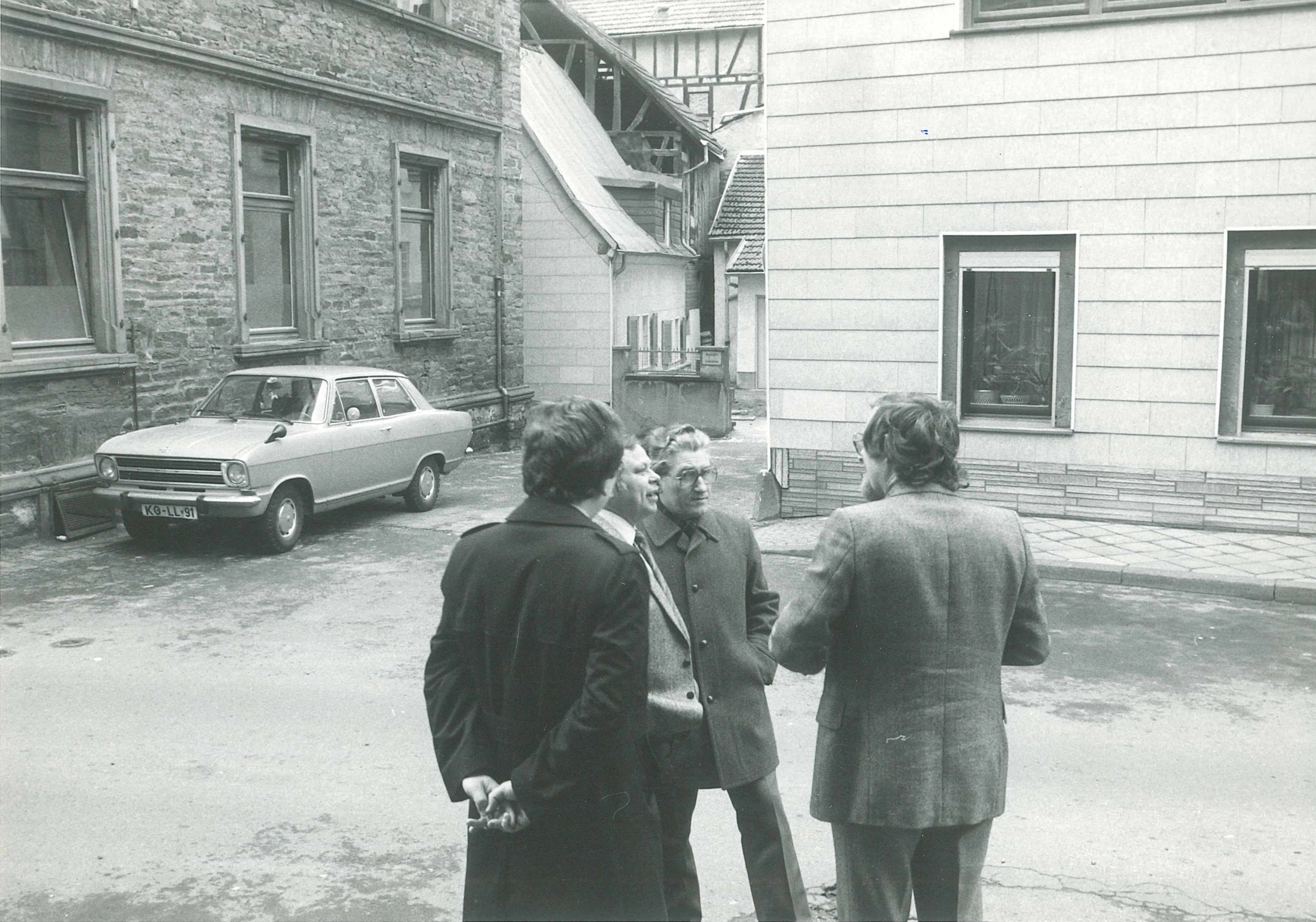 Bürgermeister Trennheuser, Ortsbegehung Kirchplatz Bendorf, 1980 (REM CC BY-NC-SA)