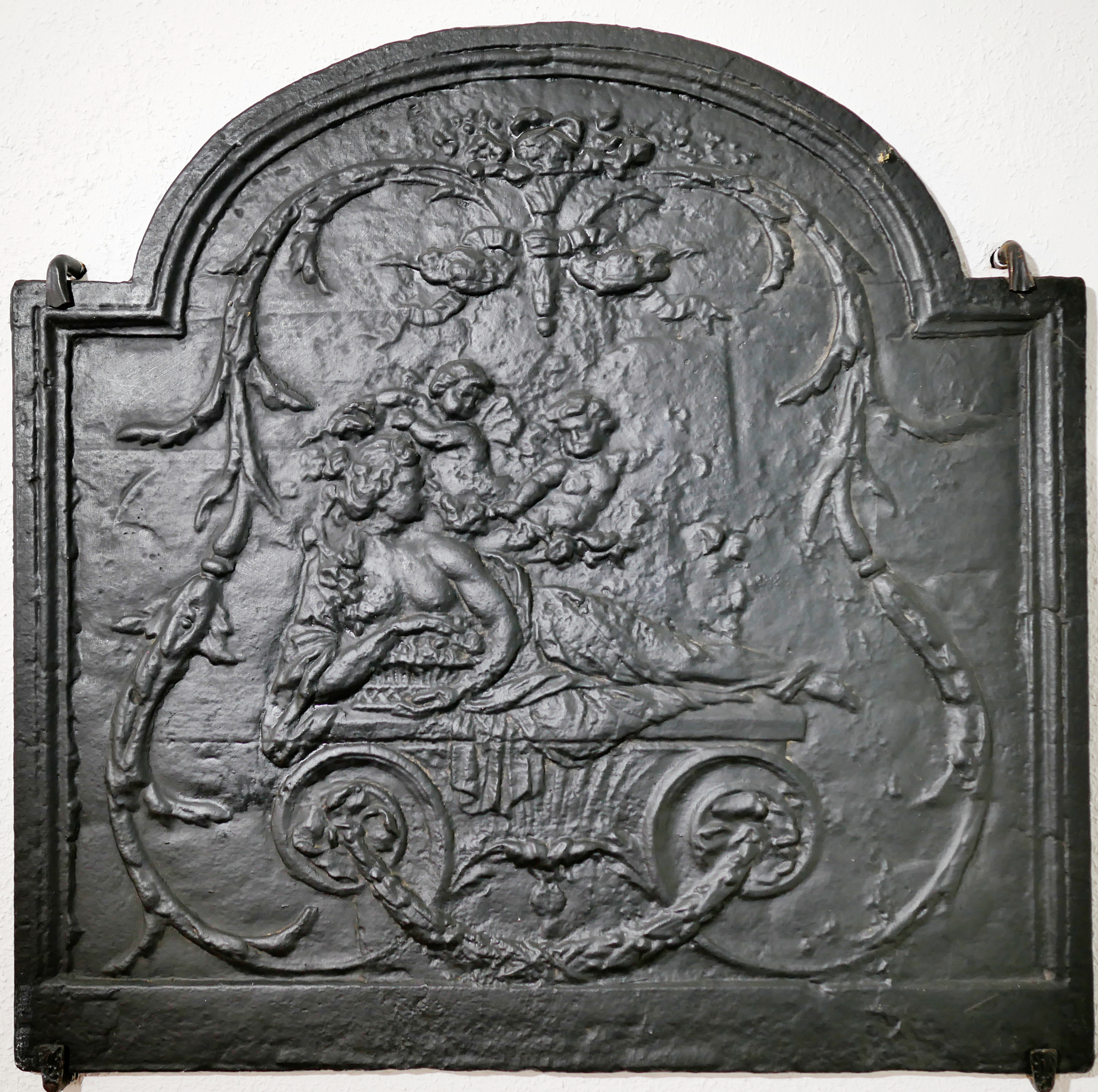 Kaminplatte mit der Darstellung der Allegorie des Winters (Volkskunde- und Freilichtmuseum Roscheider Hof CC0)