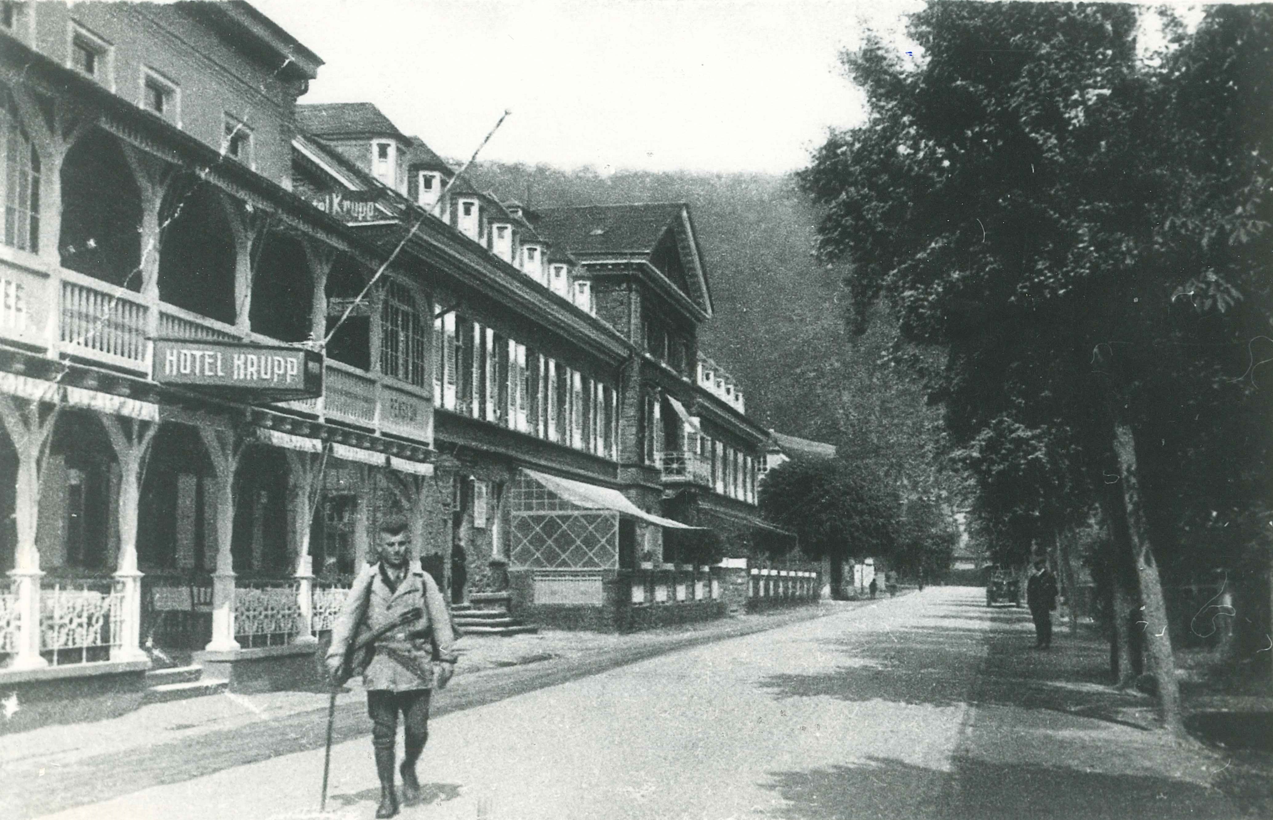 Hotel Krupp und Krupp'sches Erholungsheim in Sayn, Außenfassade 1930 (REM CC BY-NC-SA)