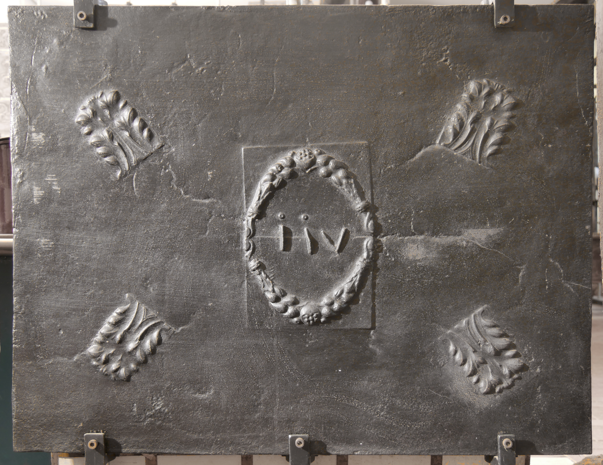 Takenplatte, Initialen "IIV" (Volkskunde- und Freilichtmuseum Roscheider Hof CC0)