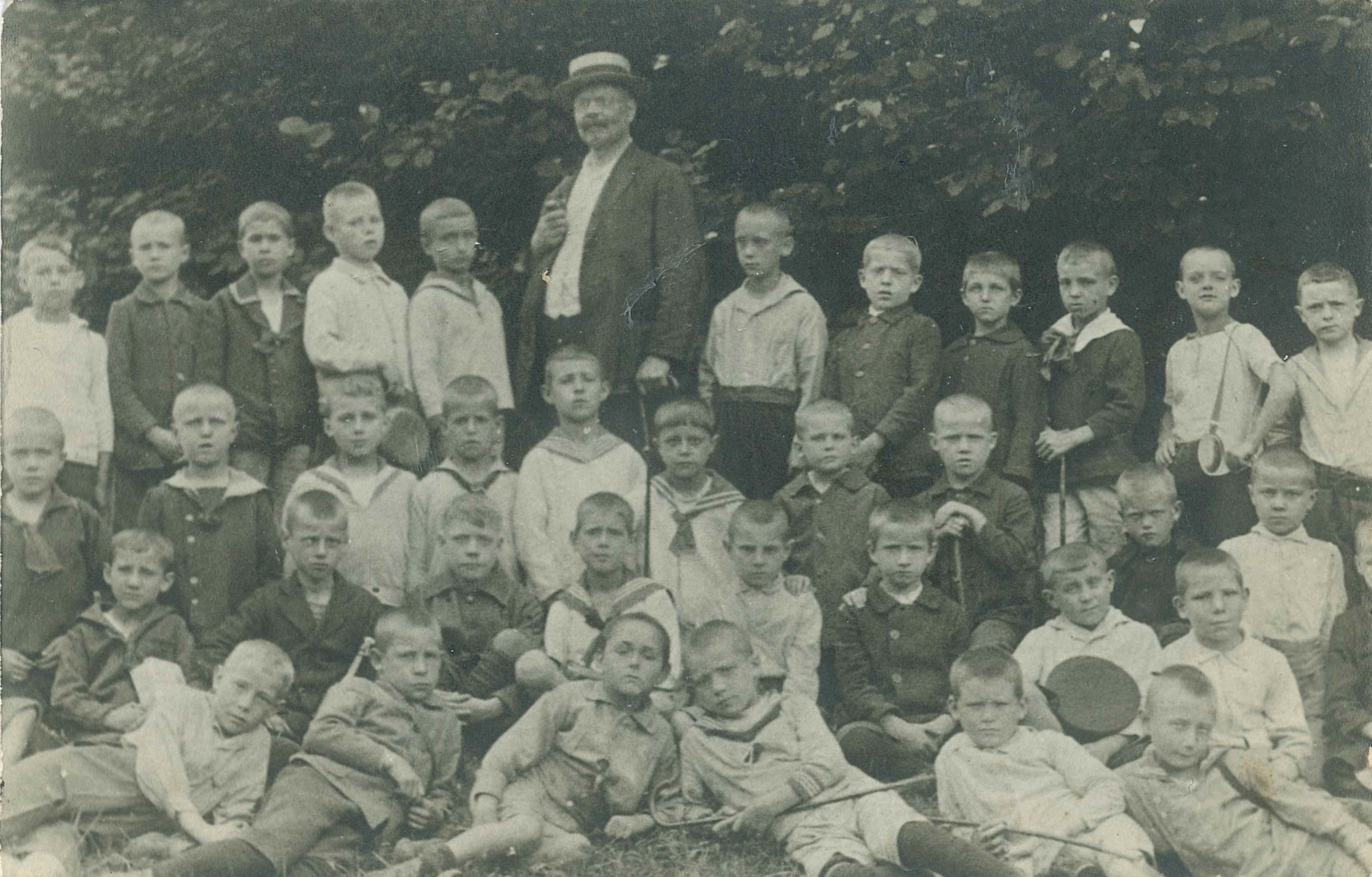 Katholische Knabenschule Bendorf, Klassenfoto 1920 (REM CC BY-NC-SA)
