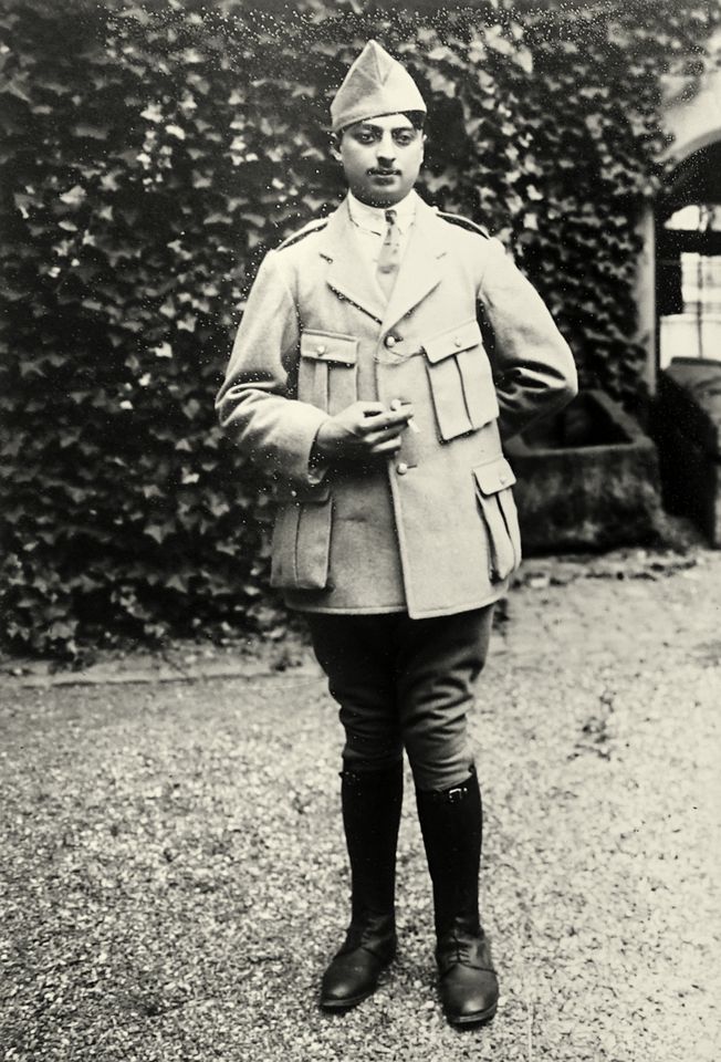 Einzelporträt eines unbekannten französischen Soldaten im Hof des Historischen Museums der Pfalz, um 1920/30 (Historisches Museum der Pfalz, Speyer CC BY)