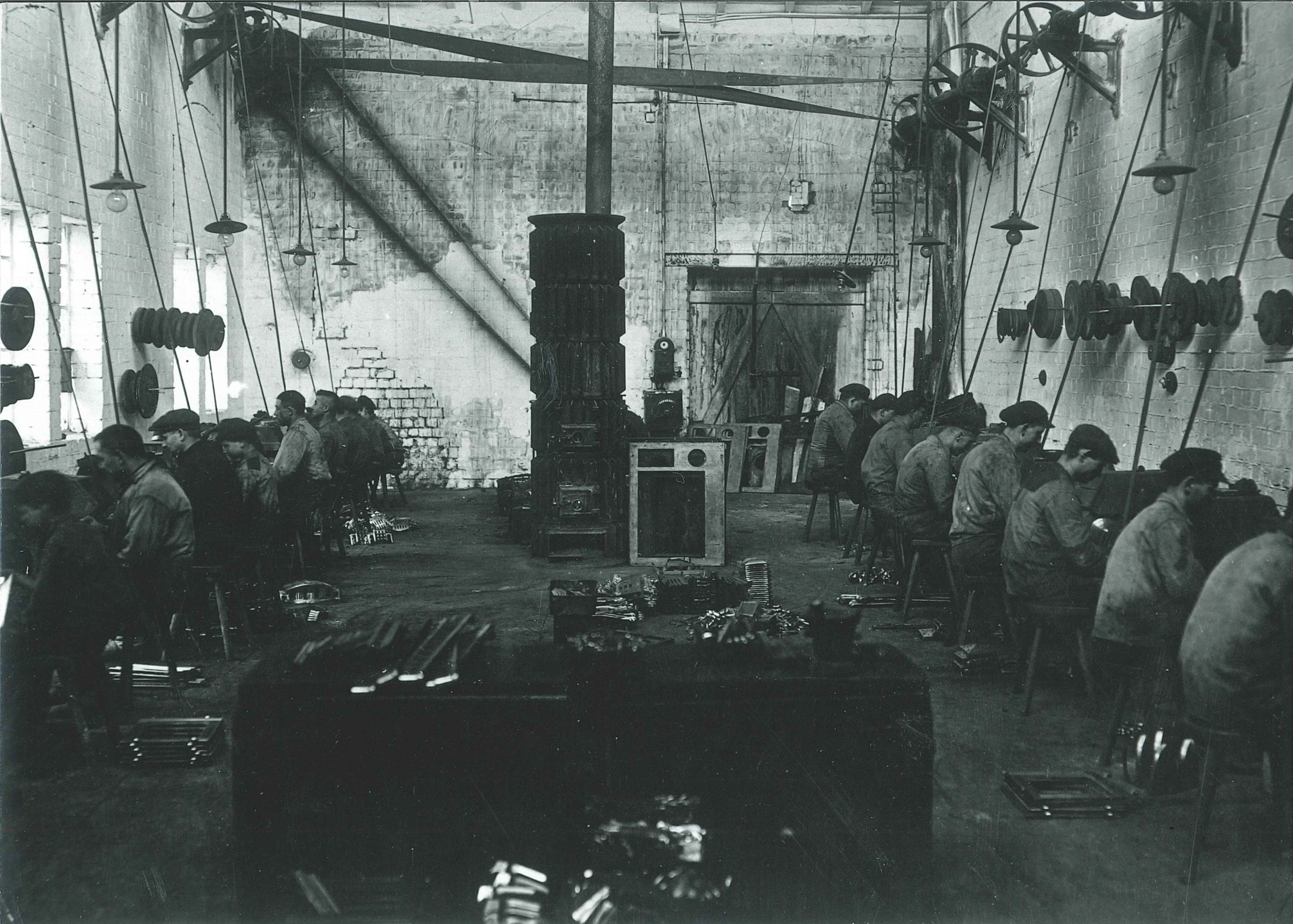 Arbeiter der Ofengießerei, Concordia-Hütte Mülhofen, 1925 (Thyssen Konzernarchiv Duisburg CC BY-NC-SA)