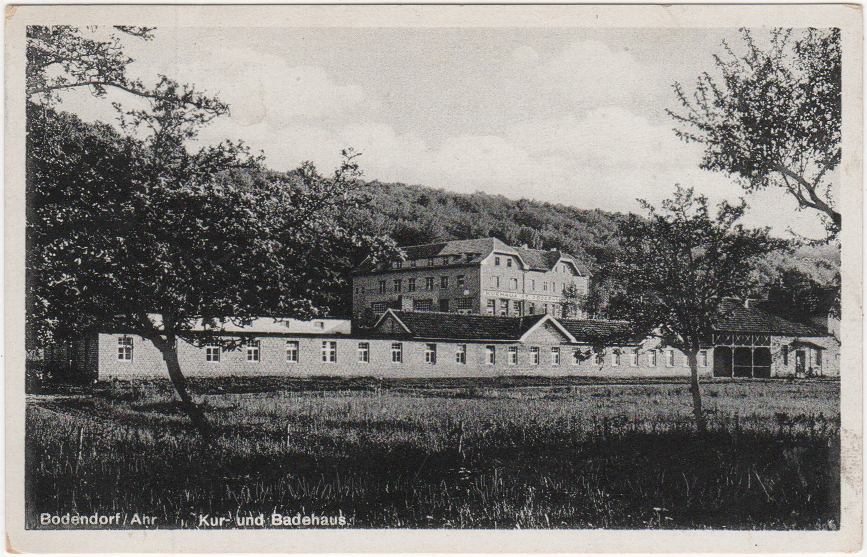 Ansichtskarte „Motiv Kurmittelhaus, Kurhotel und Kohlensäurewerk St. Joseph" (Heimatmuseum und -Archiv Bad Bodendorf CC BY-NC-SA)