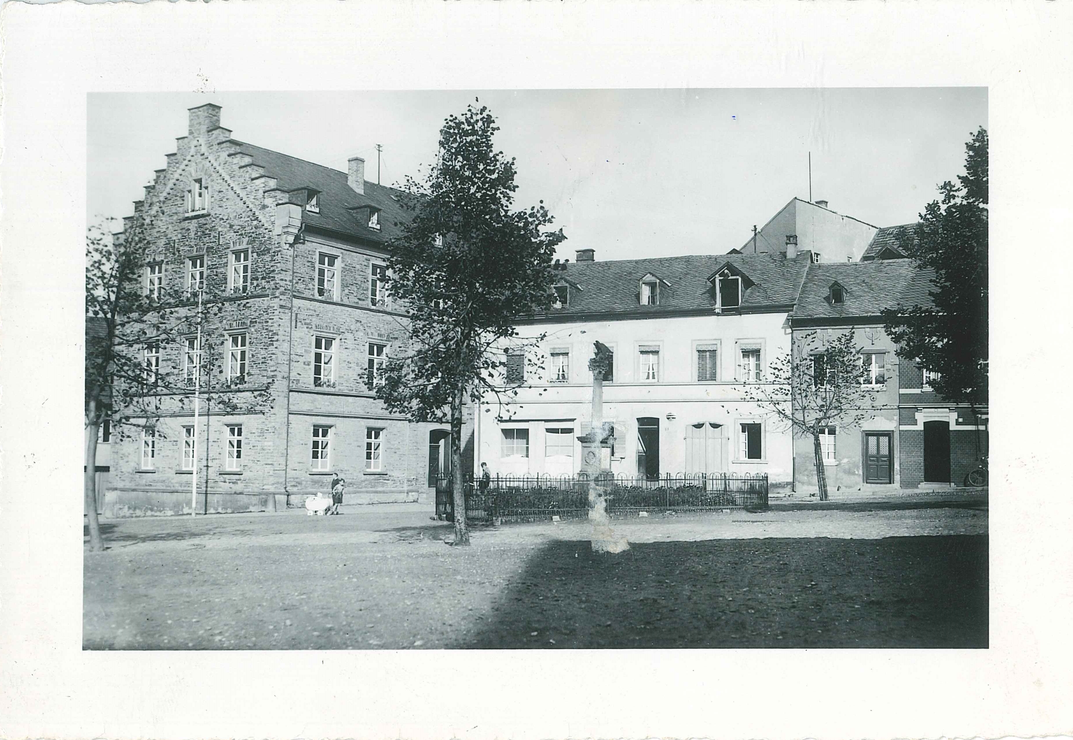 Ehemalige katholische Knabenschule am Kirchplatz in Bendorf, 1937/38 (REM CC BY-NC-SA)