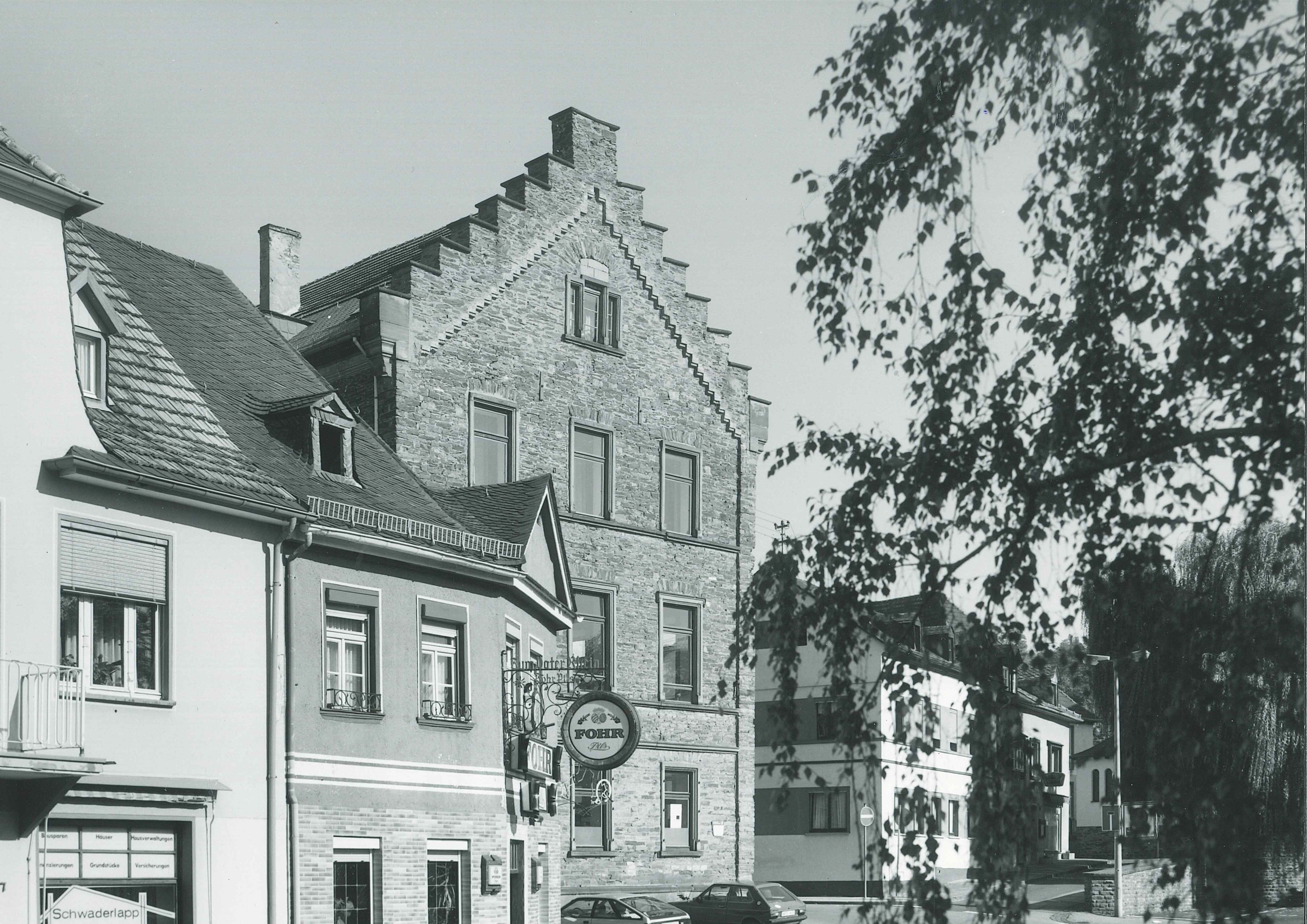 Ehemalige katholische Knabenschule am Kirchplatz in Bendorf, 1983 (REM CC BY-NC-SA)